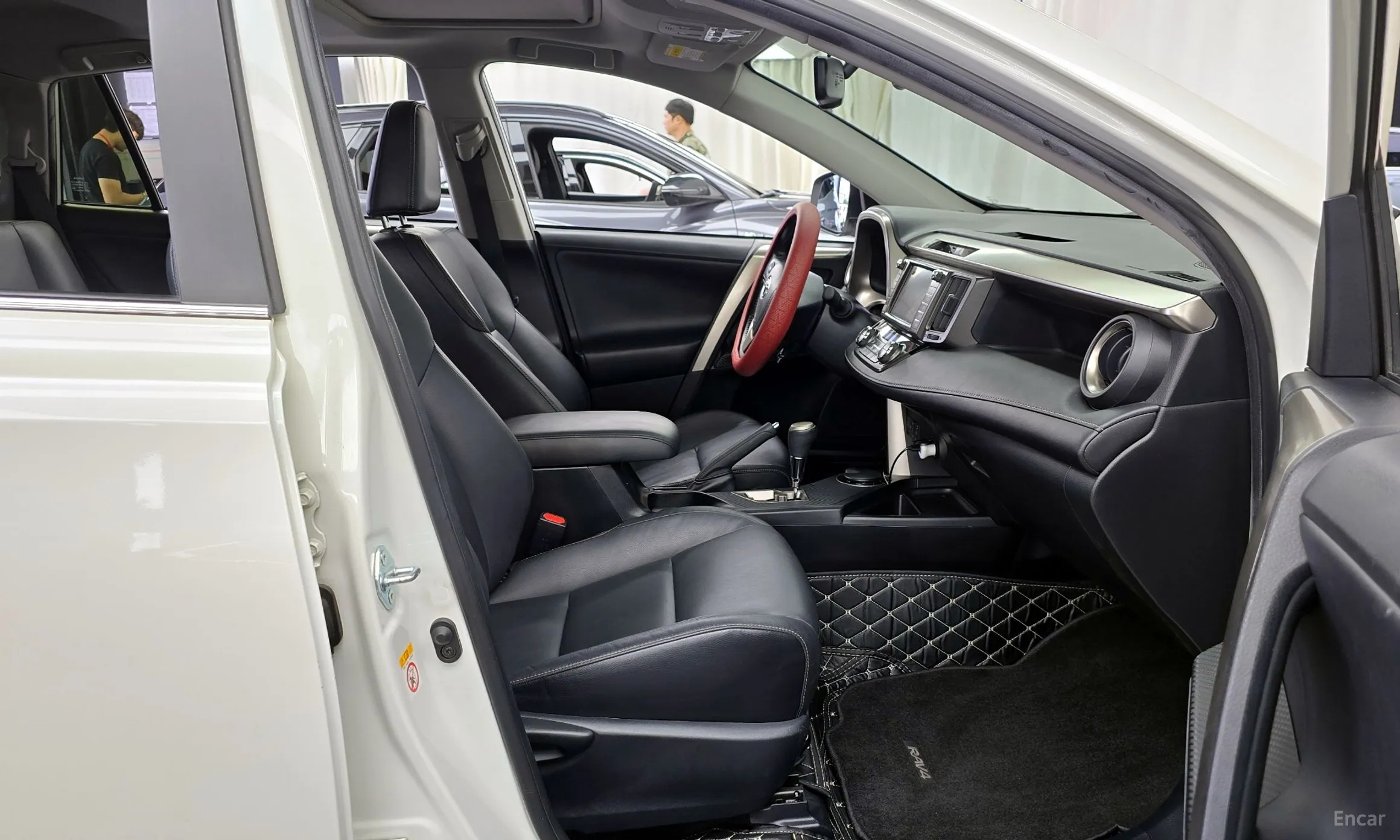 Toyota RAV4 превью 11