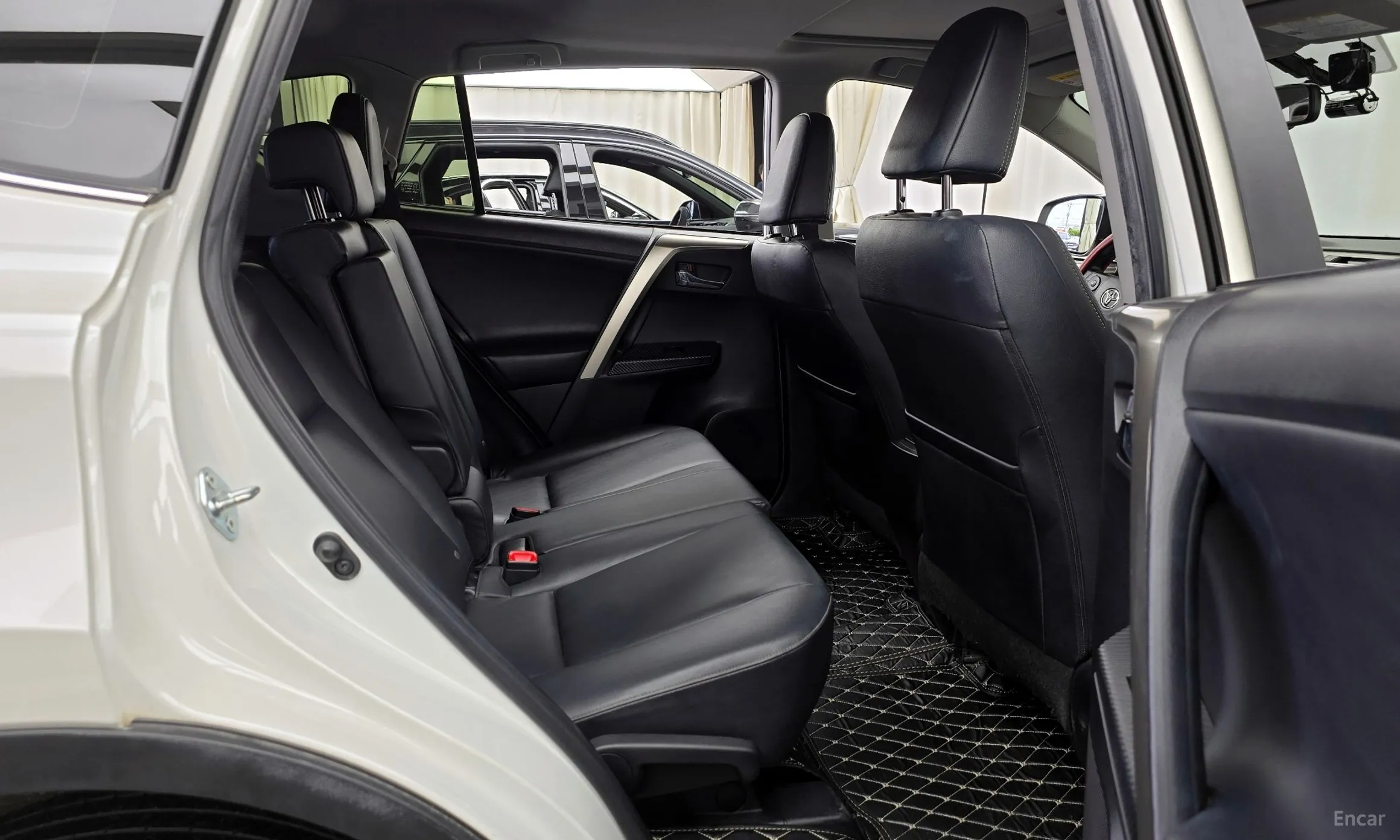 Toyota RAV4 превью 12