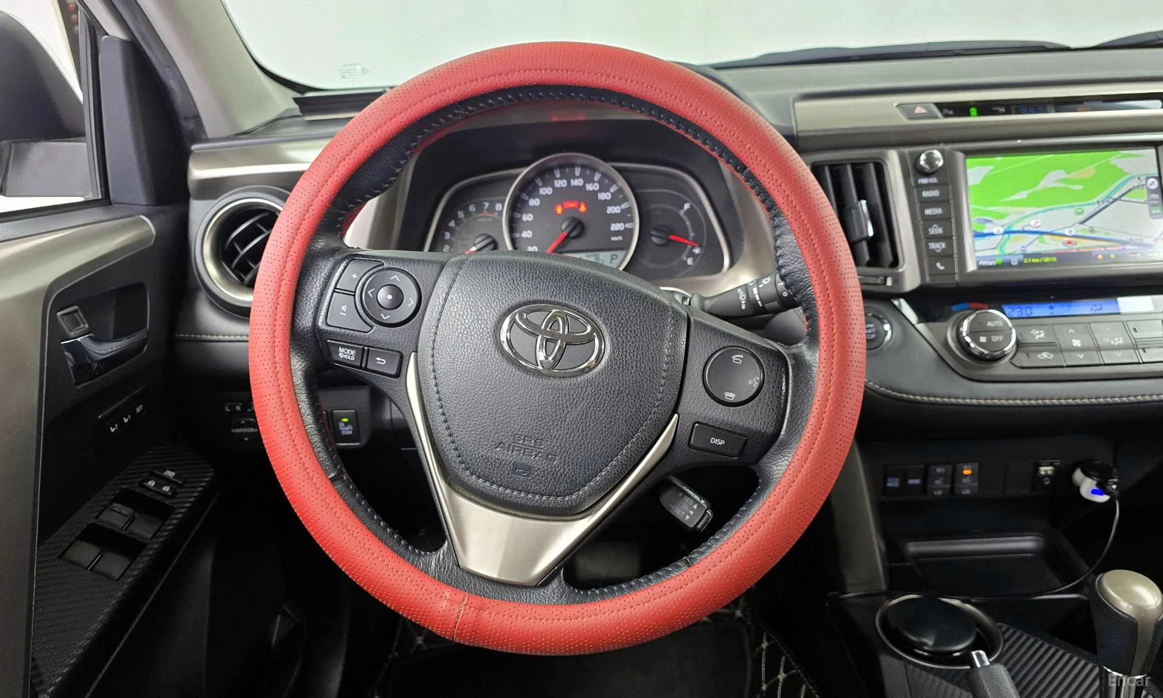 Toyota RAV4 превью 13