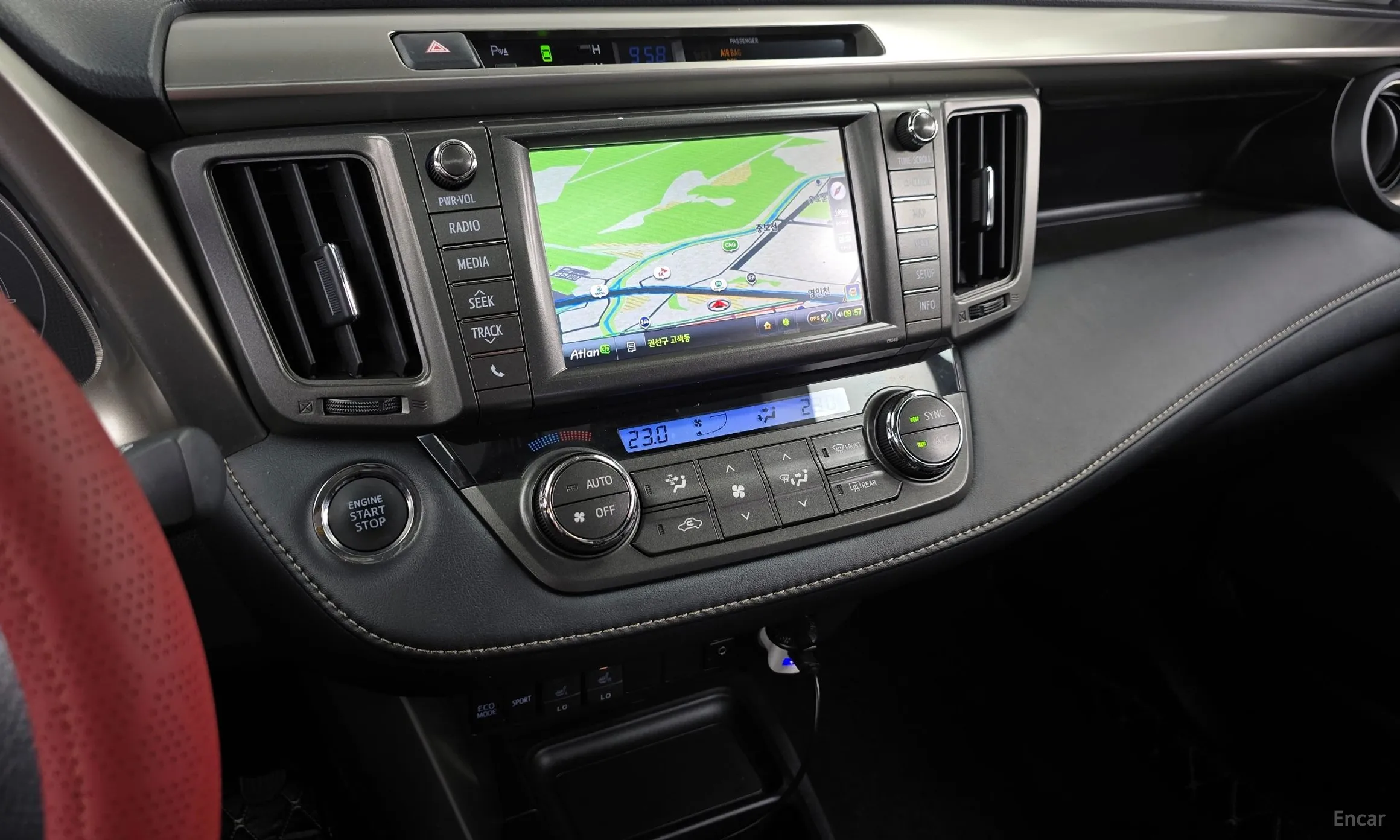Toyota RAV4 превью 14