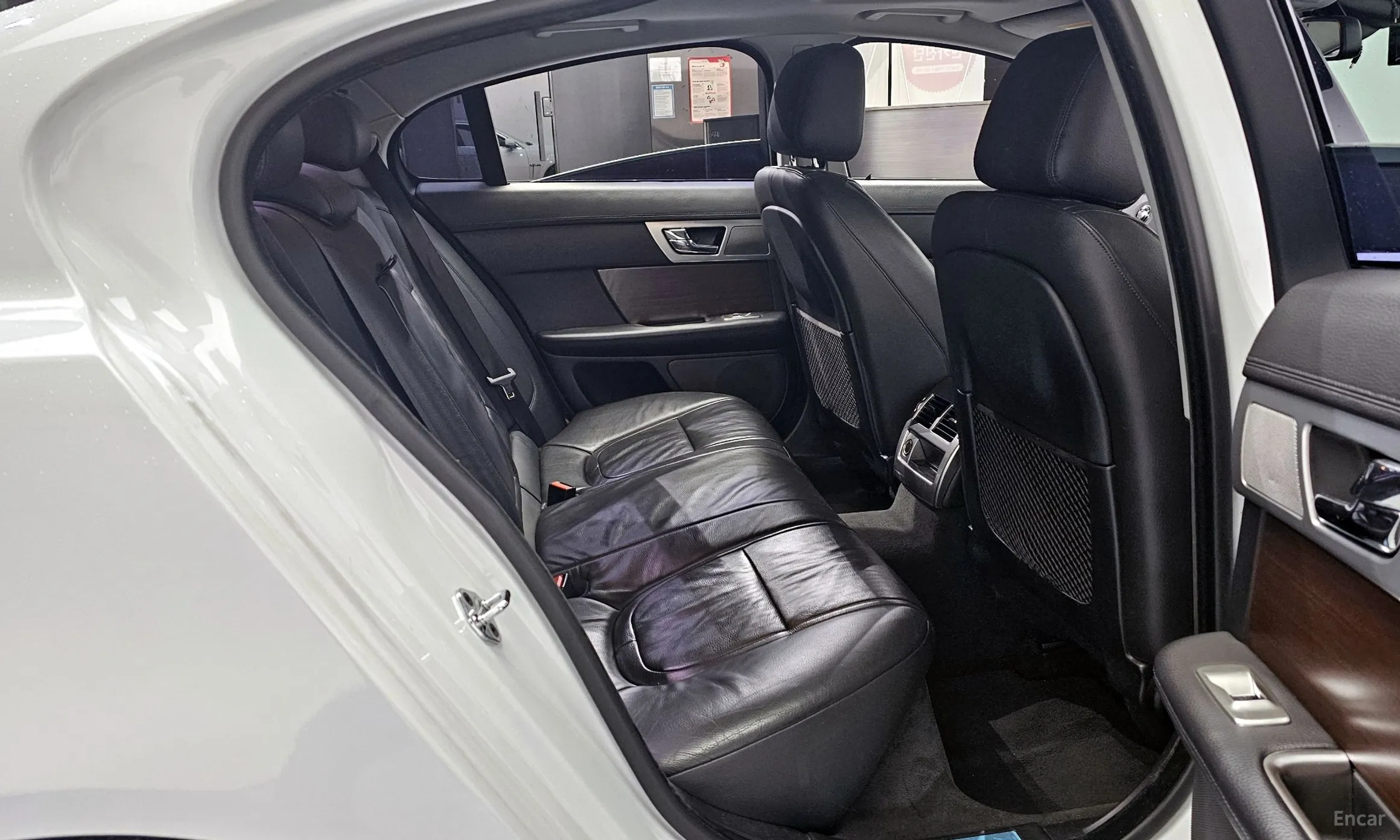 Jaguar New XF превью 12
