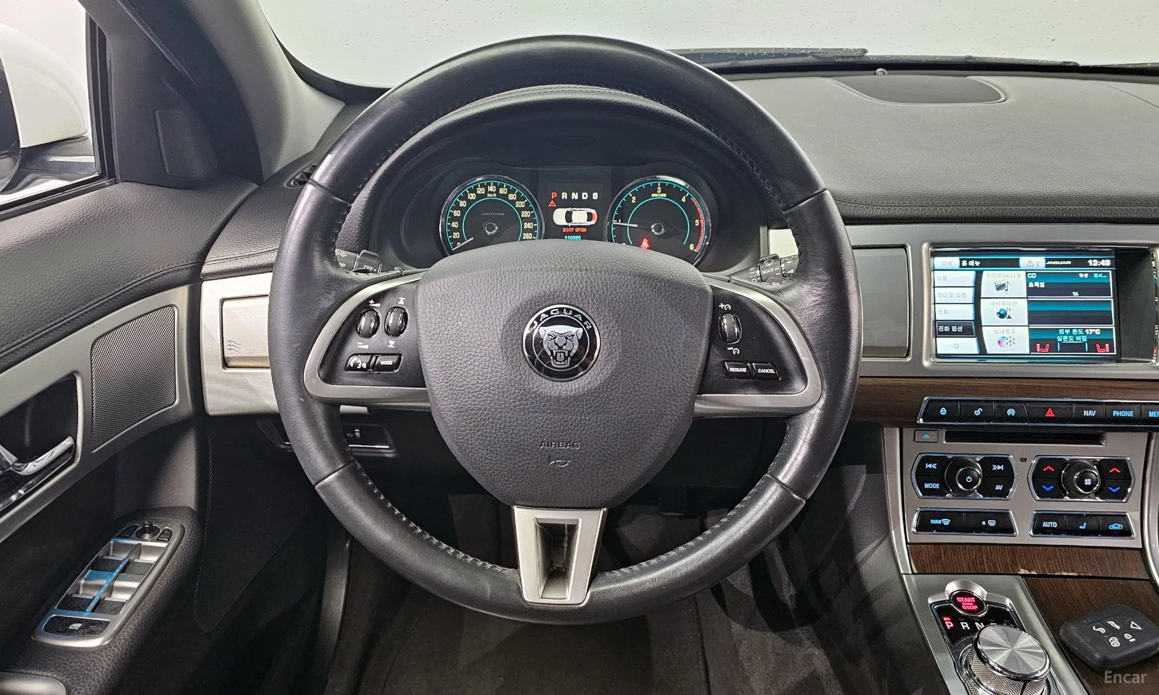 Jaguar New XF превью 13