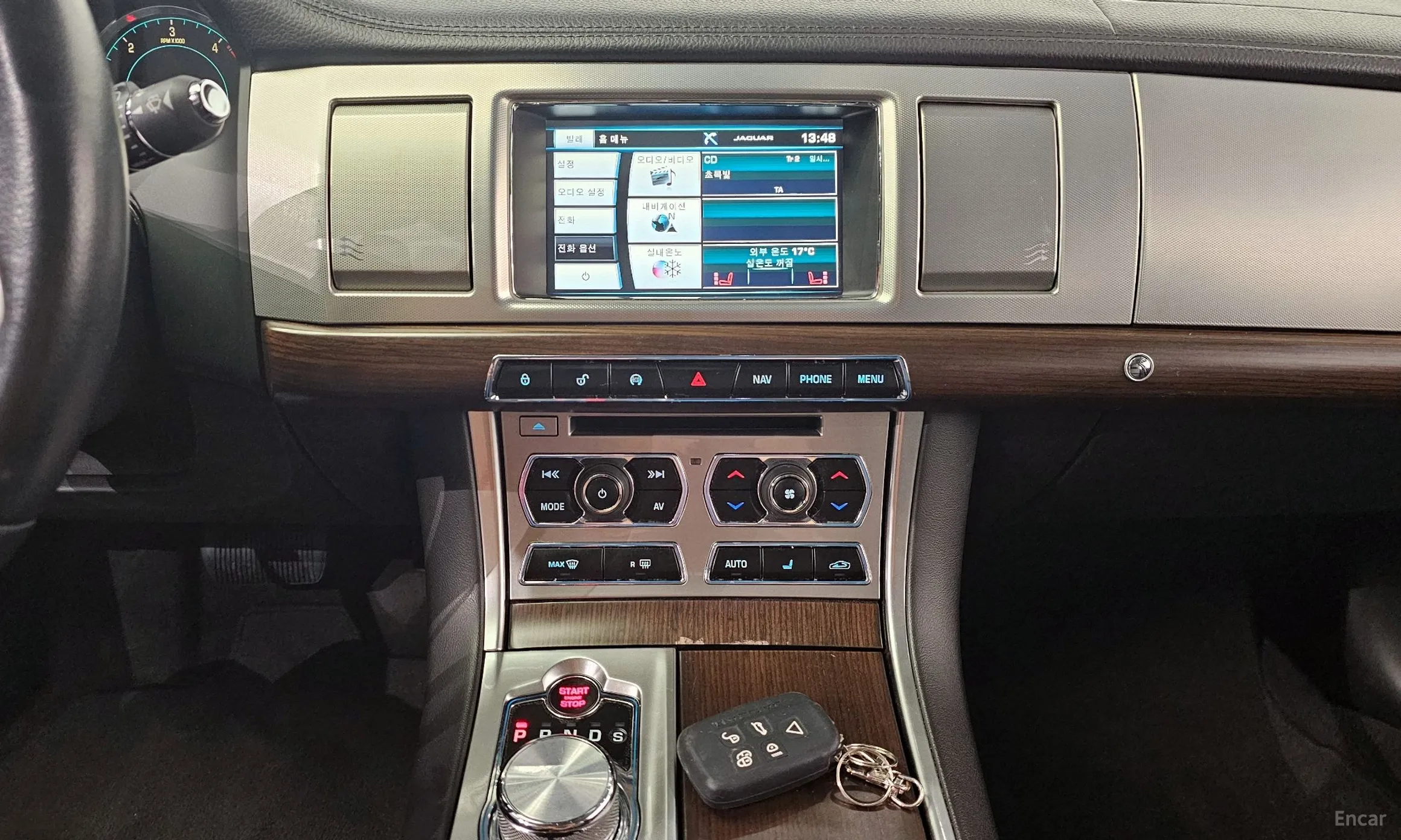 Jaguar New XF превью 14