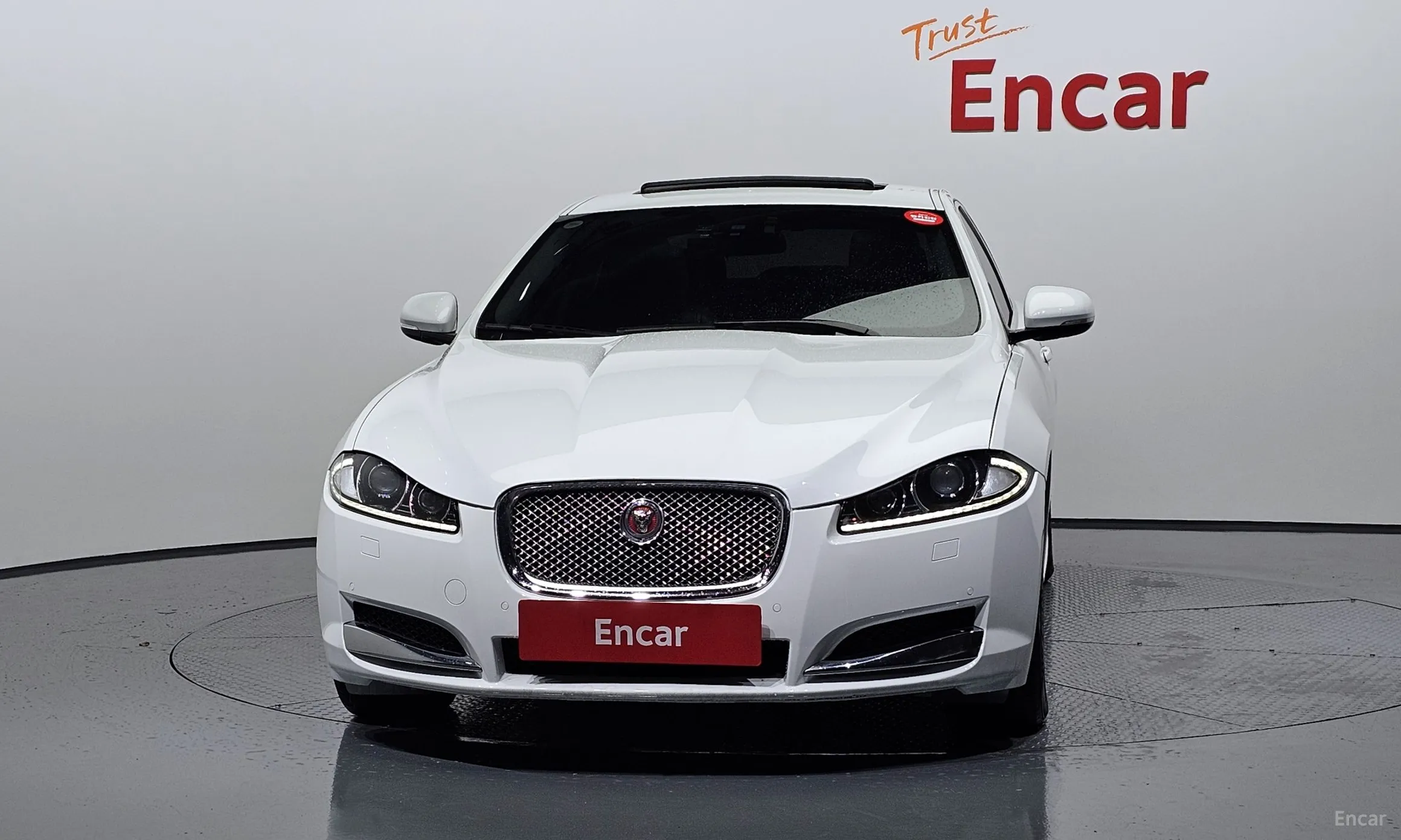 Jaguar New XF превью 3