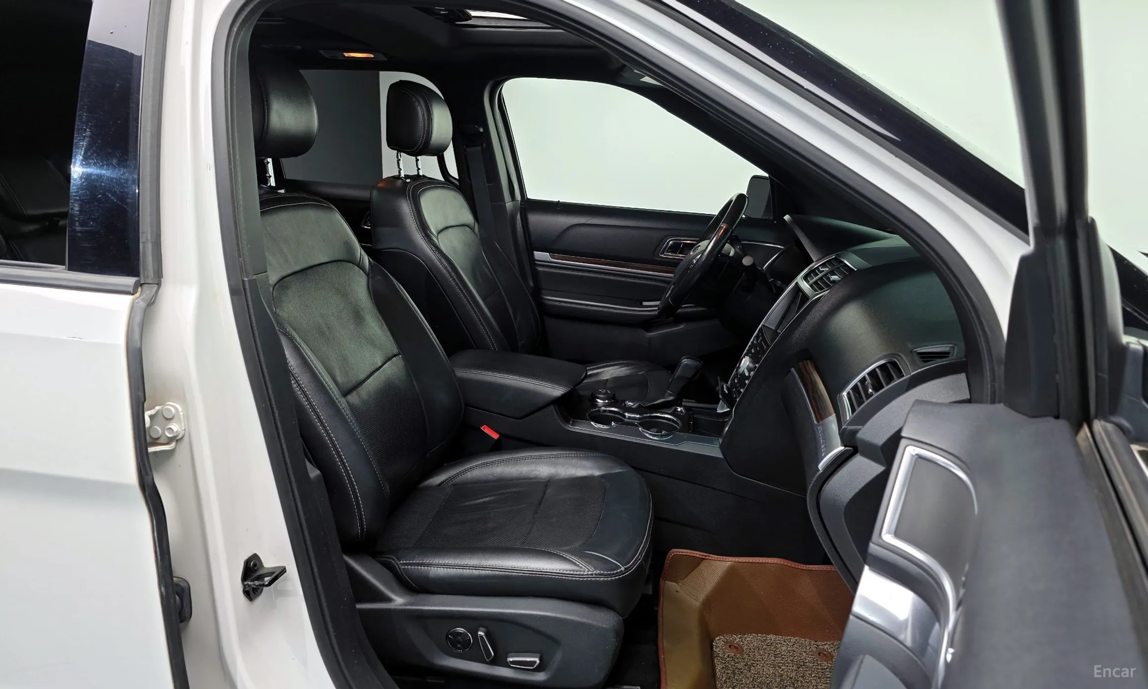 Ford Explorer превью 10