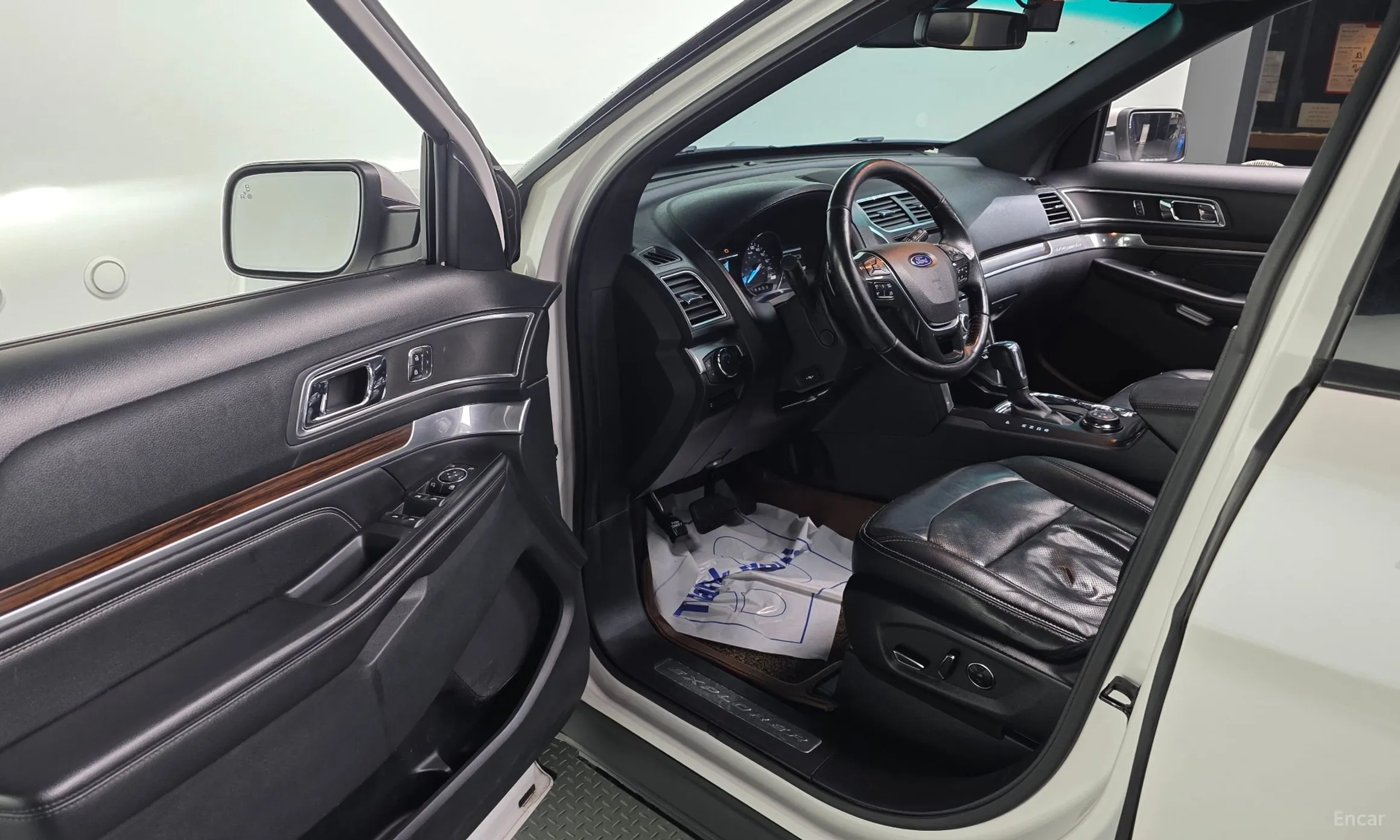 Ford Explorer превью 11
