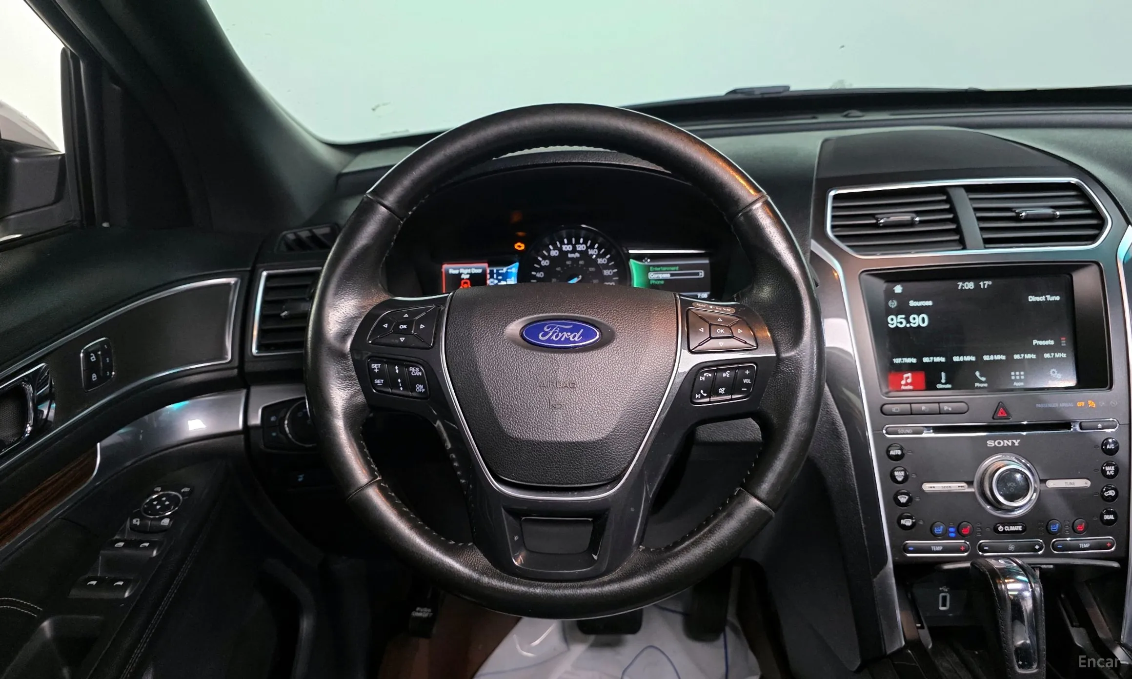 Ford Explorer превью 13