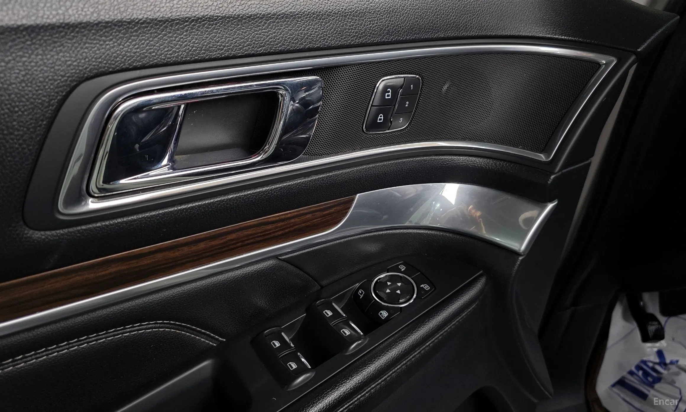 Ford Explorer превью 17