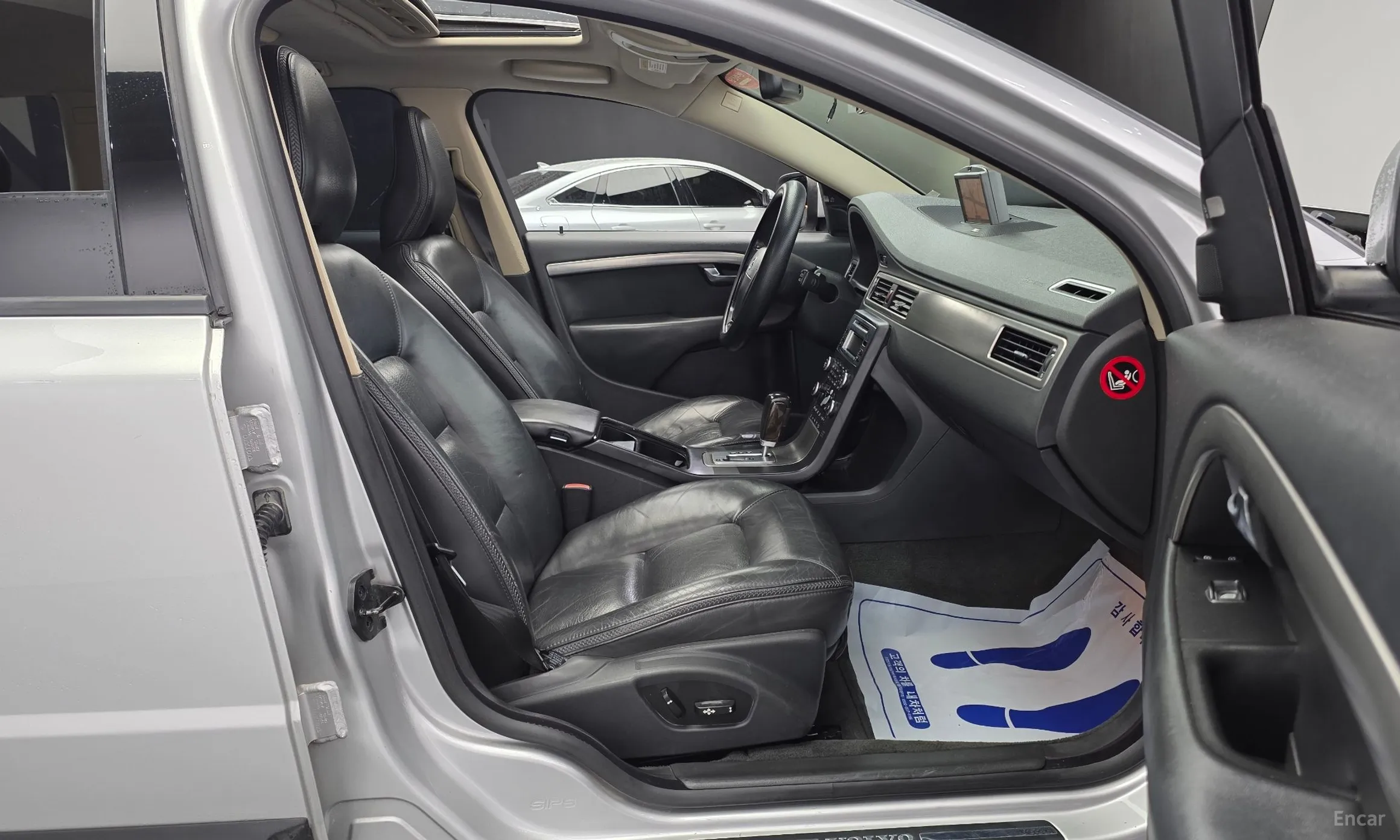 Volvo XC70 превью 10