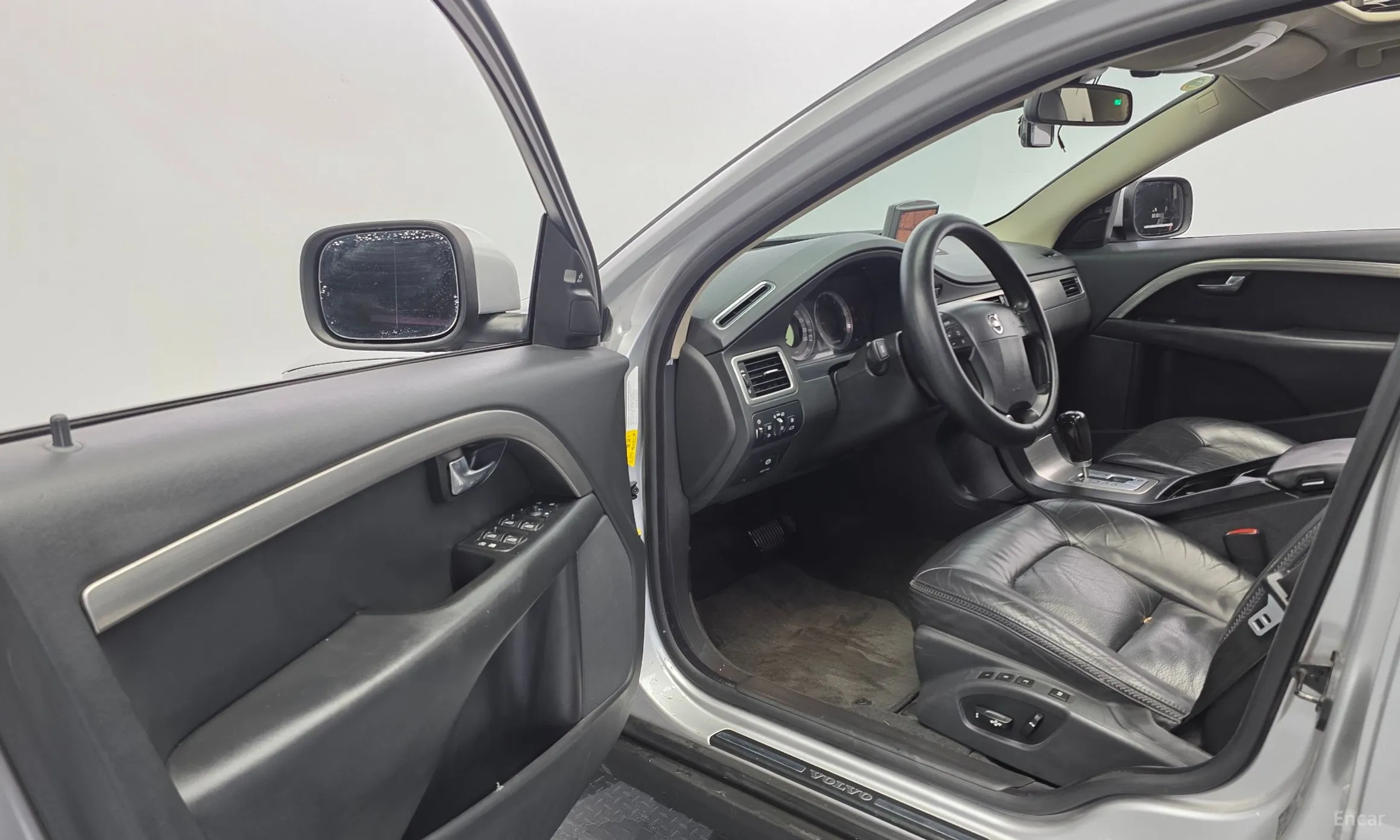 Volvo XC70 превью 11