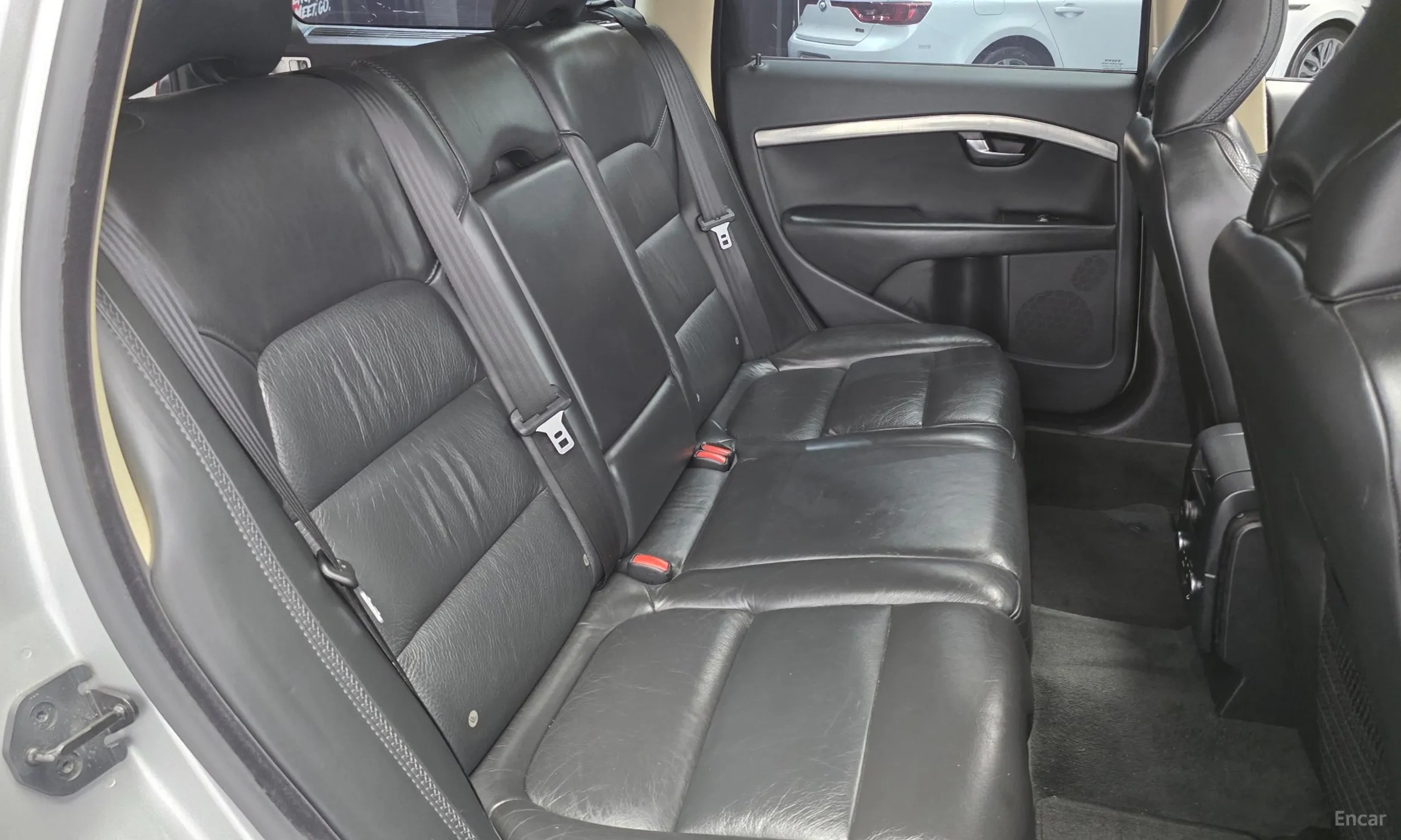 Volvo XC70 превью 12