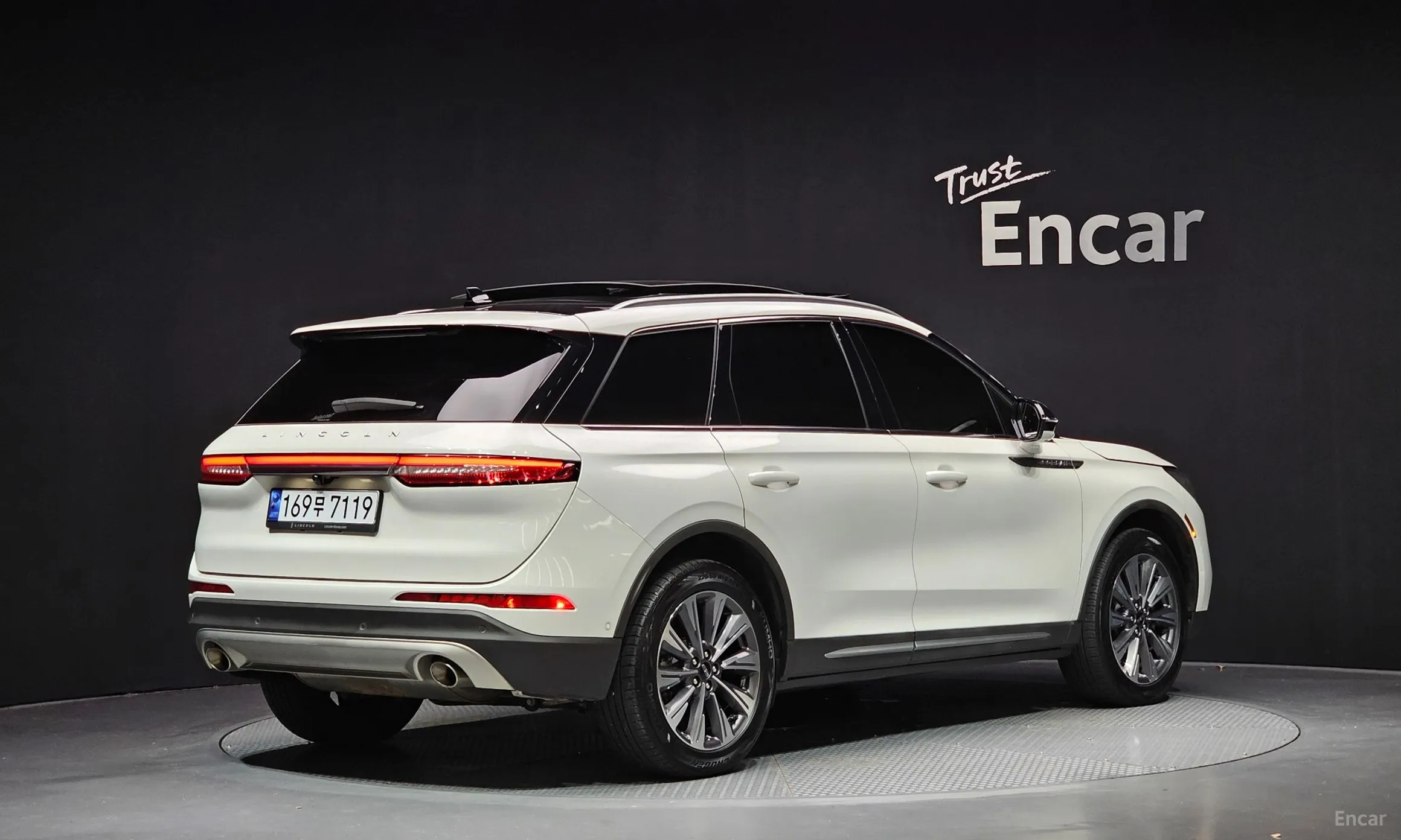 Lincoln Corsair превью 2