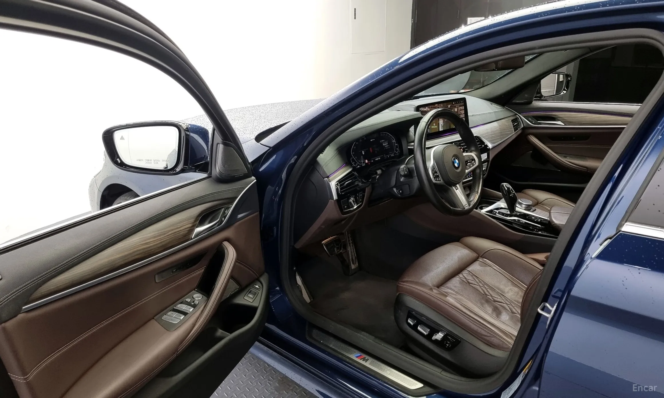BMW 5 Series (G30) превью 10