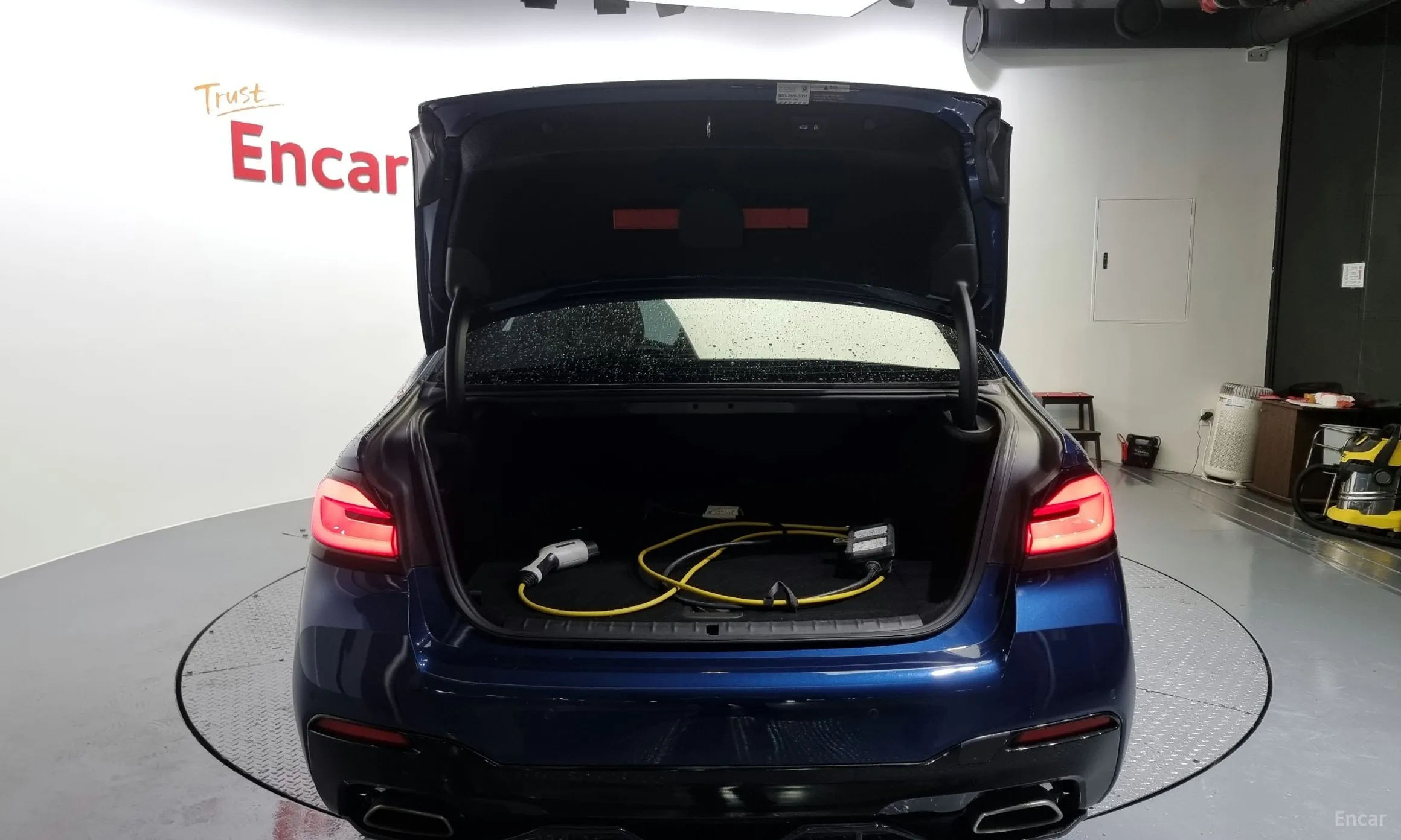 BMW 5 Series (G30) превью 20