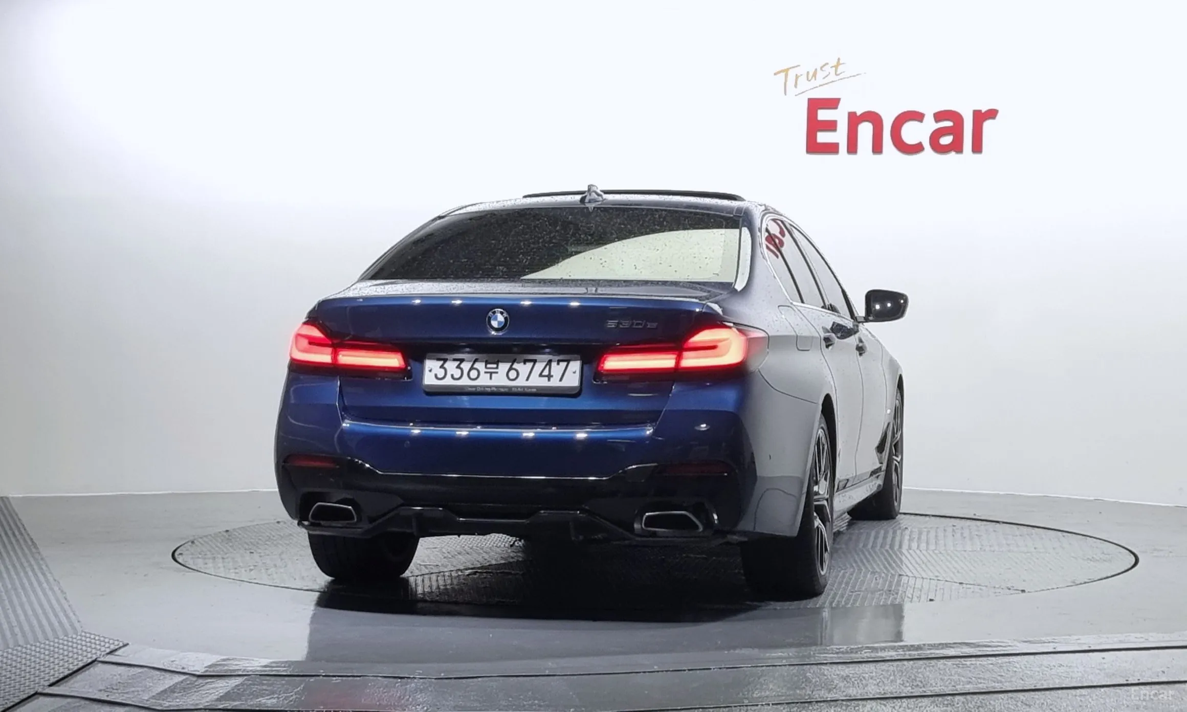 BMW 5 Series (G30) превью 4