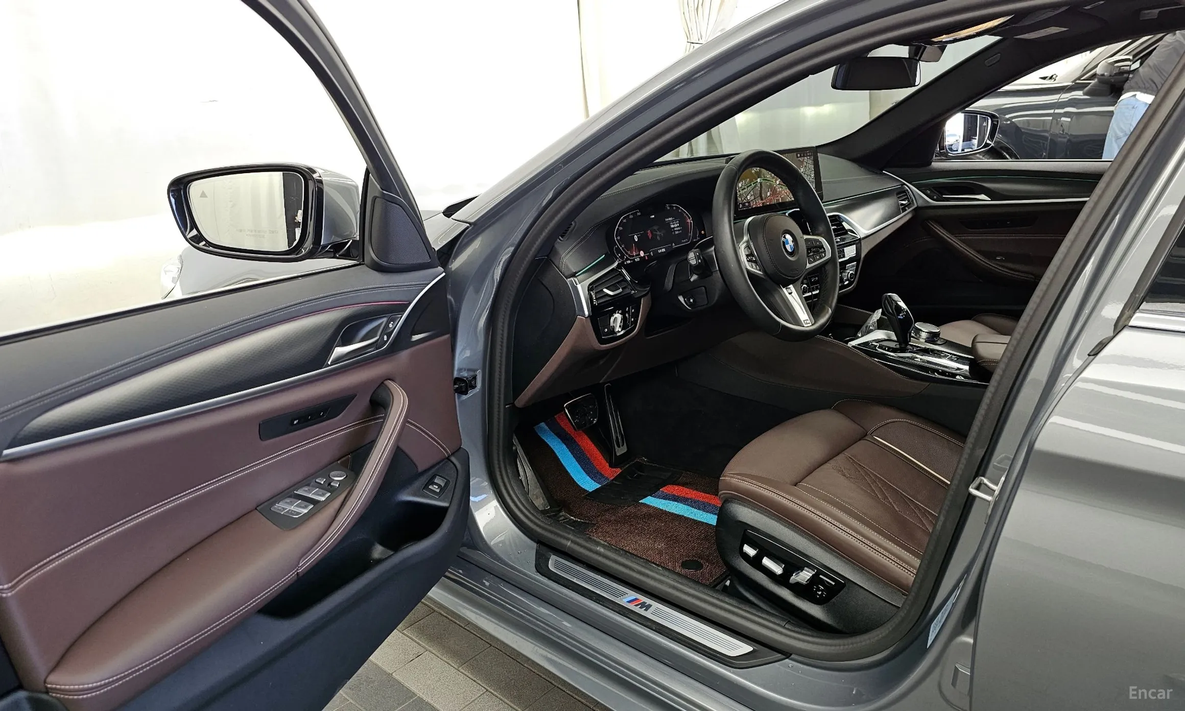 BMW 5 Series (G30) превью 10