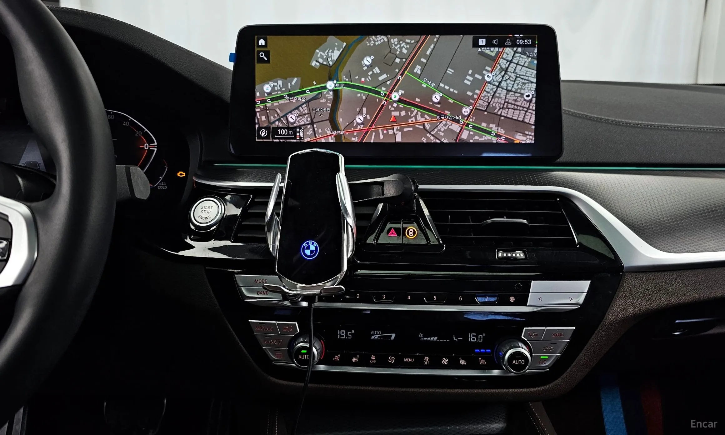 BMW 5 Series (G30) превью 14