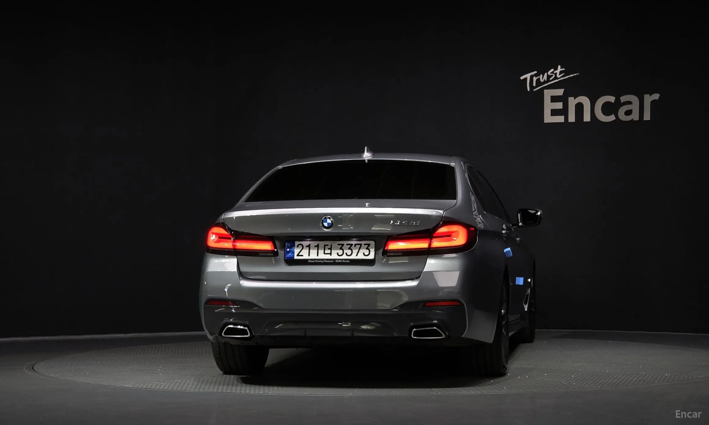 BMW 5 Series (G30) превью 4