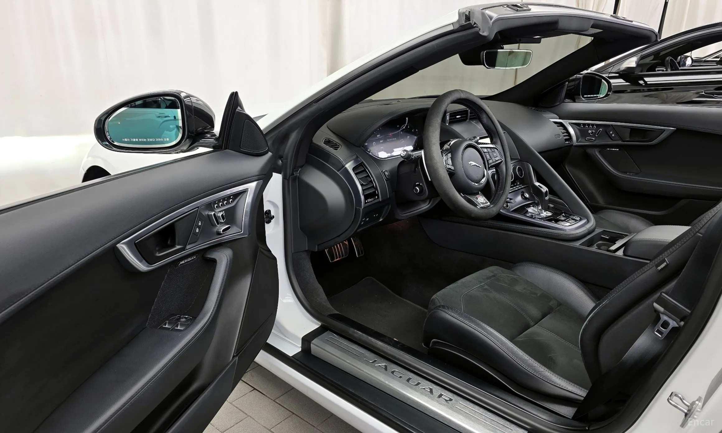 Jaguar F-TYPE превью 10