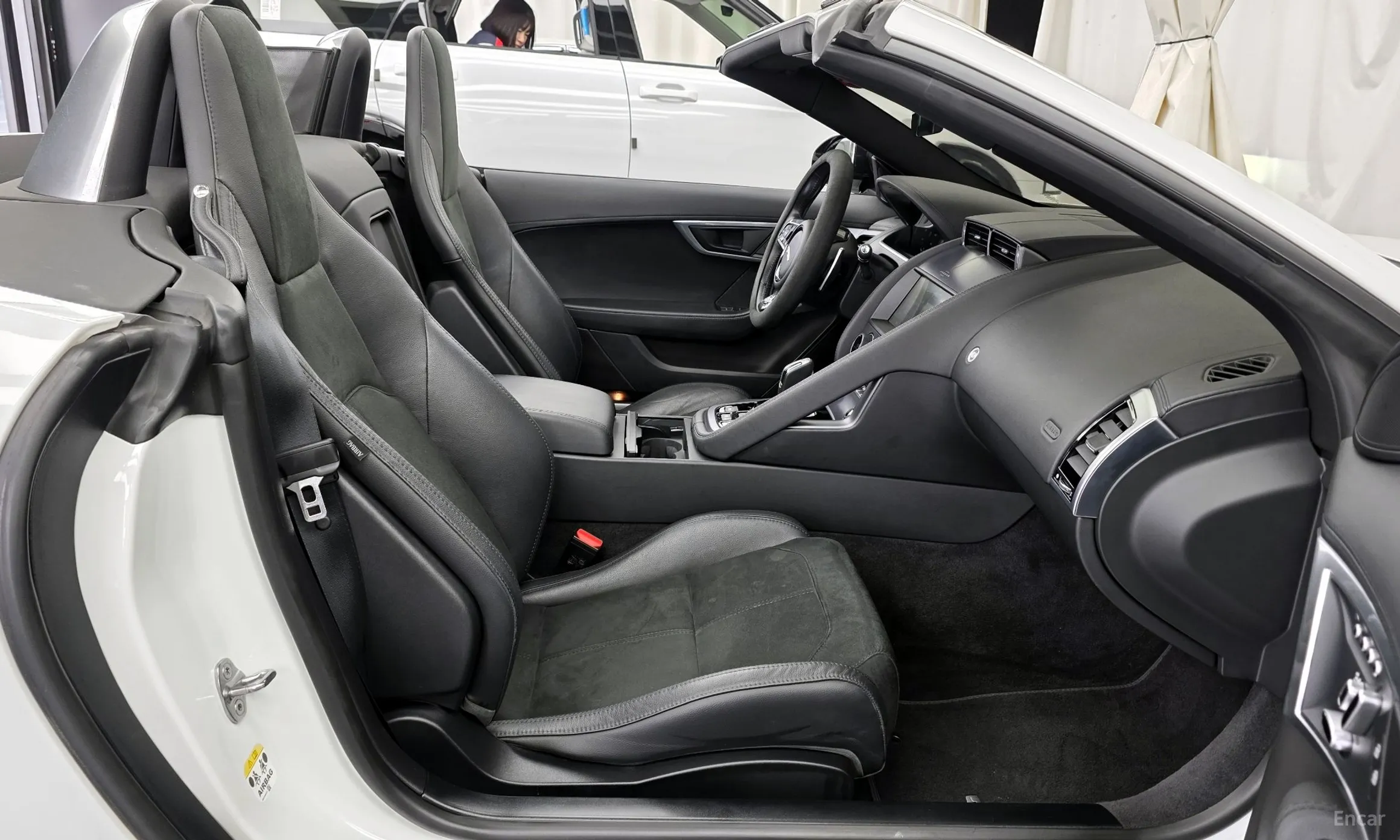 Jaguar F-TYPE превью 11