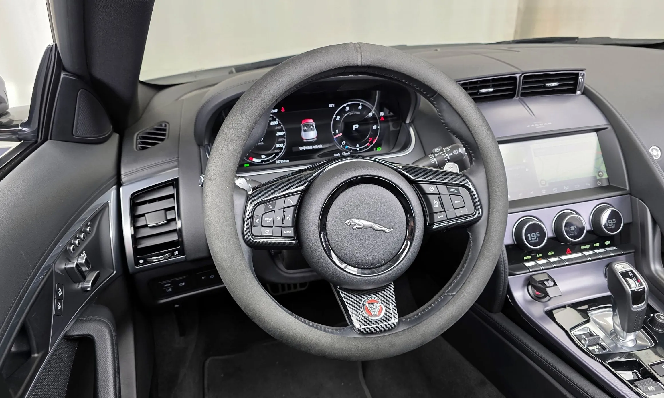 Jaguar F-TYPE превью 12