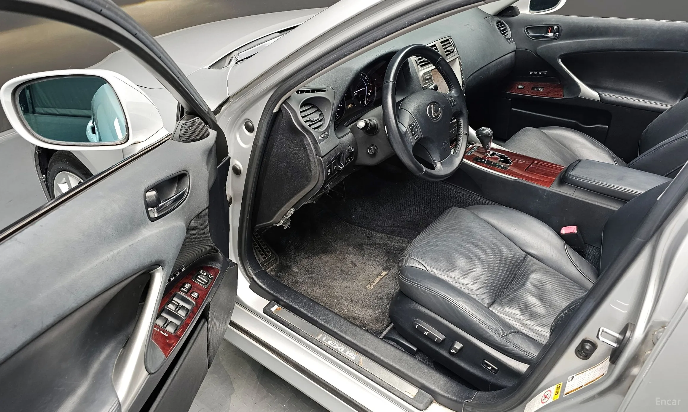 Lexus IS250 превью 12