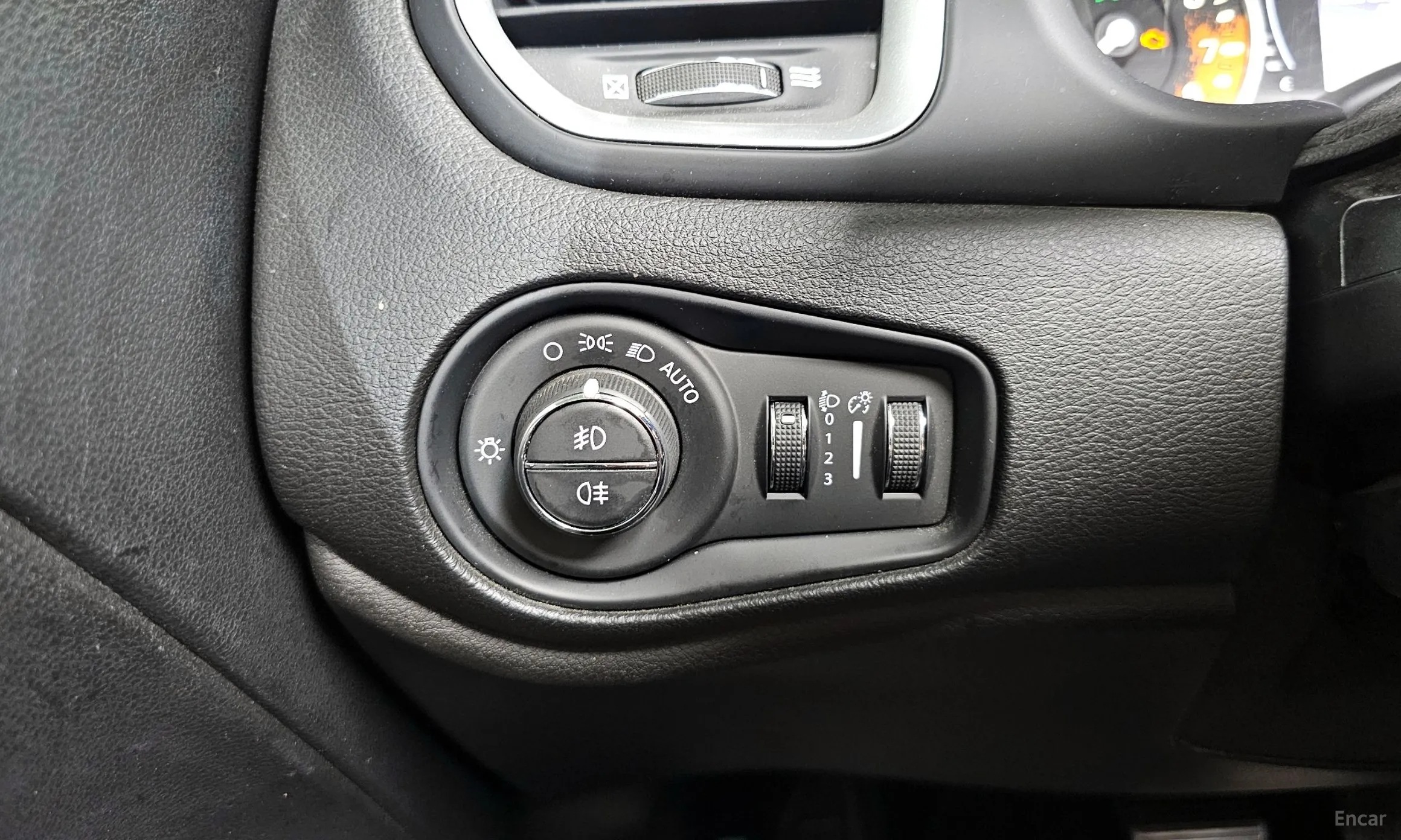 Jeep Renegade превью 19