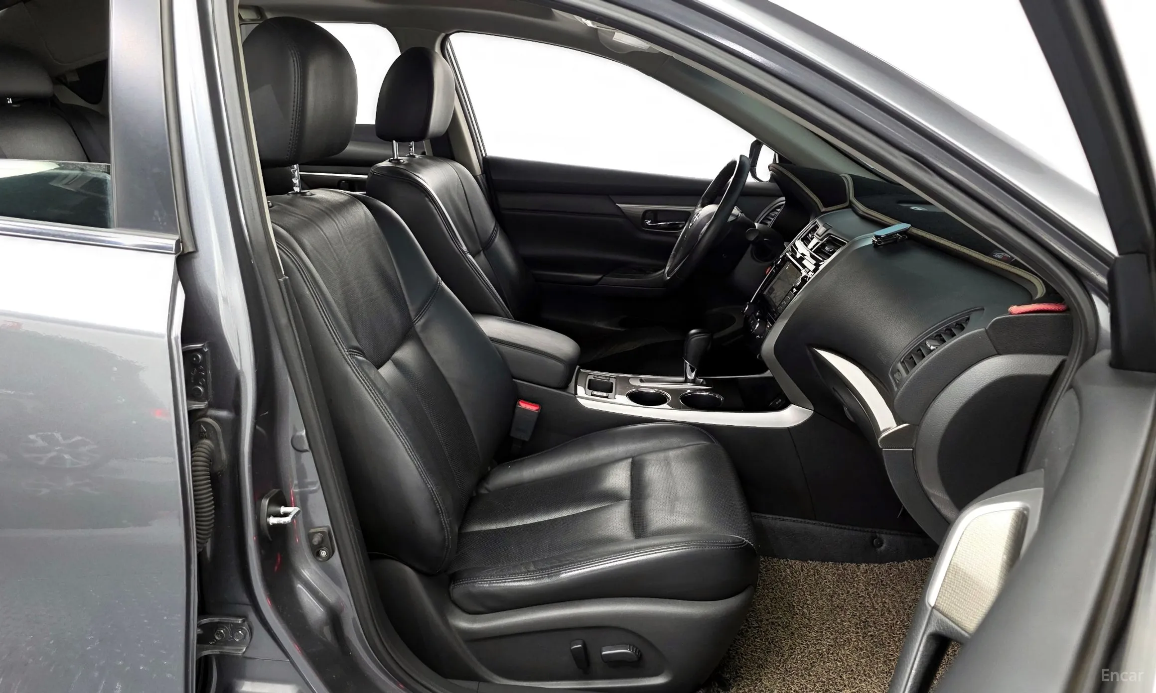 Nissan Altima превью 11