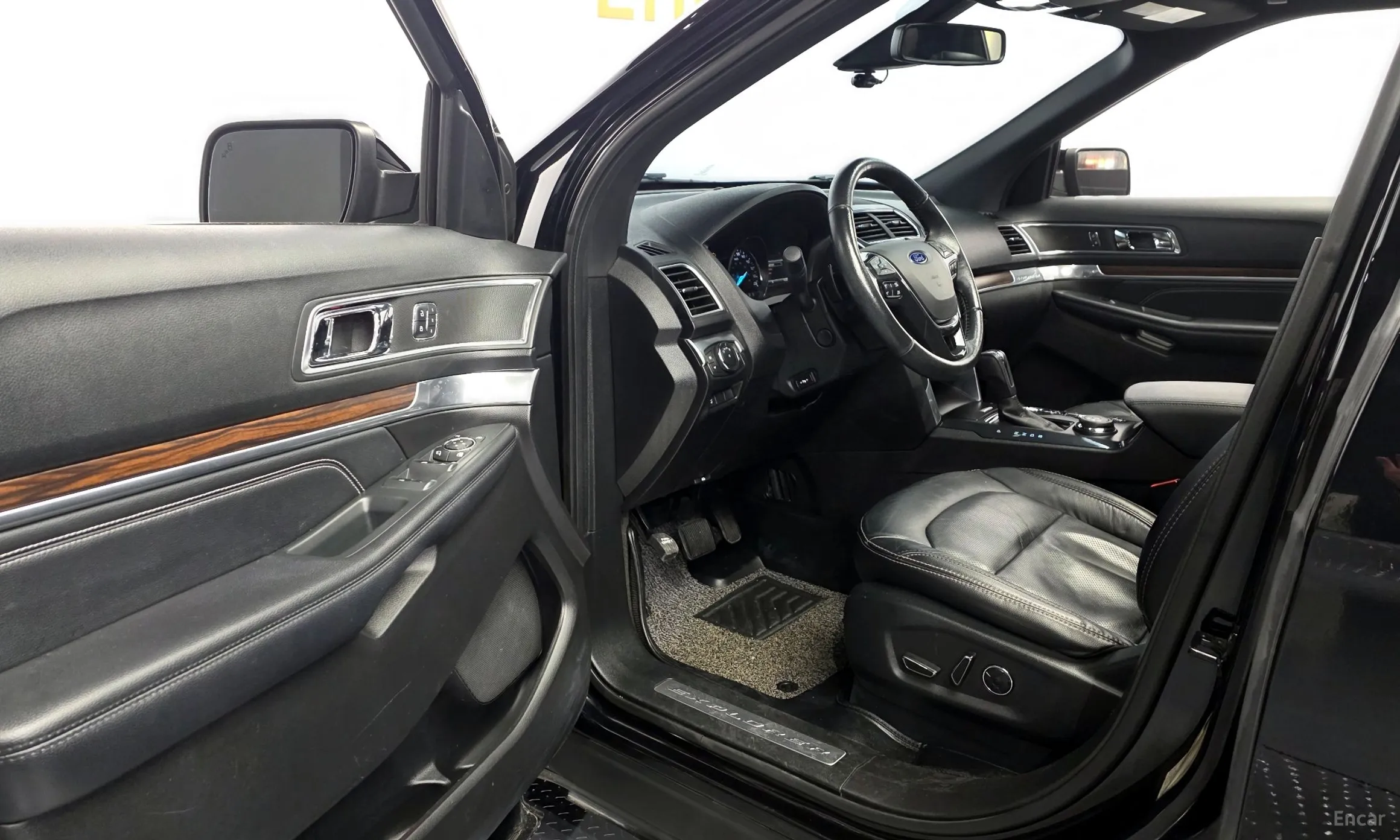 Ford Explorer превью 10