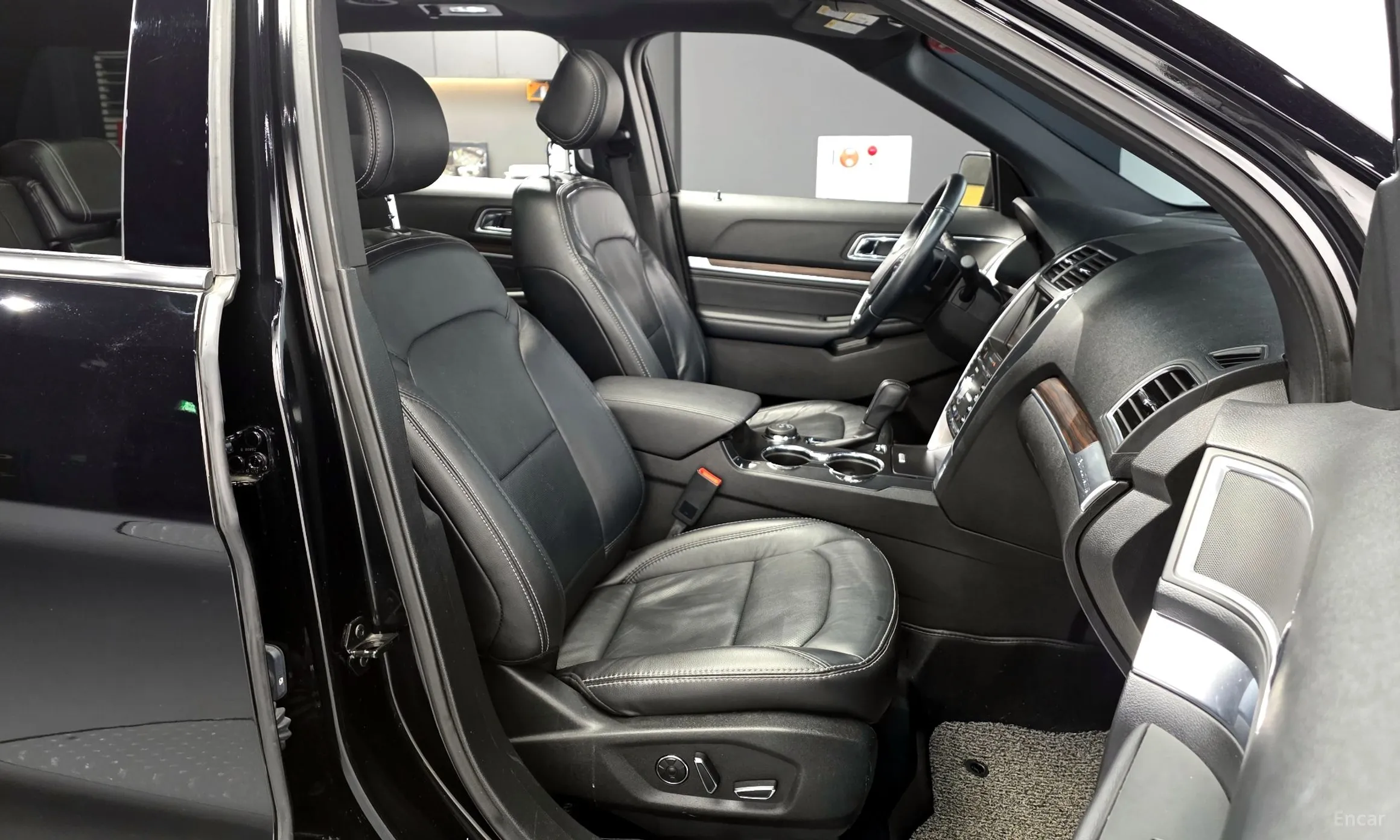 Ford Explorer превью 11