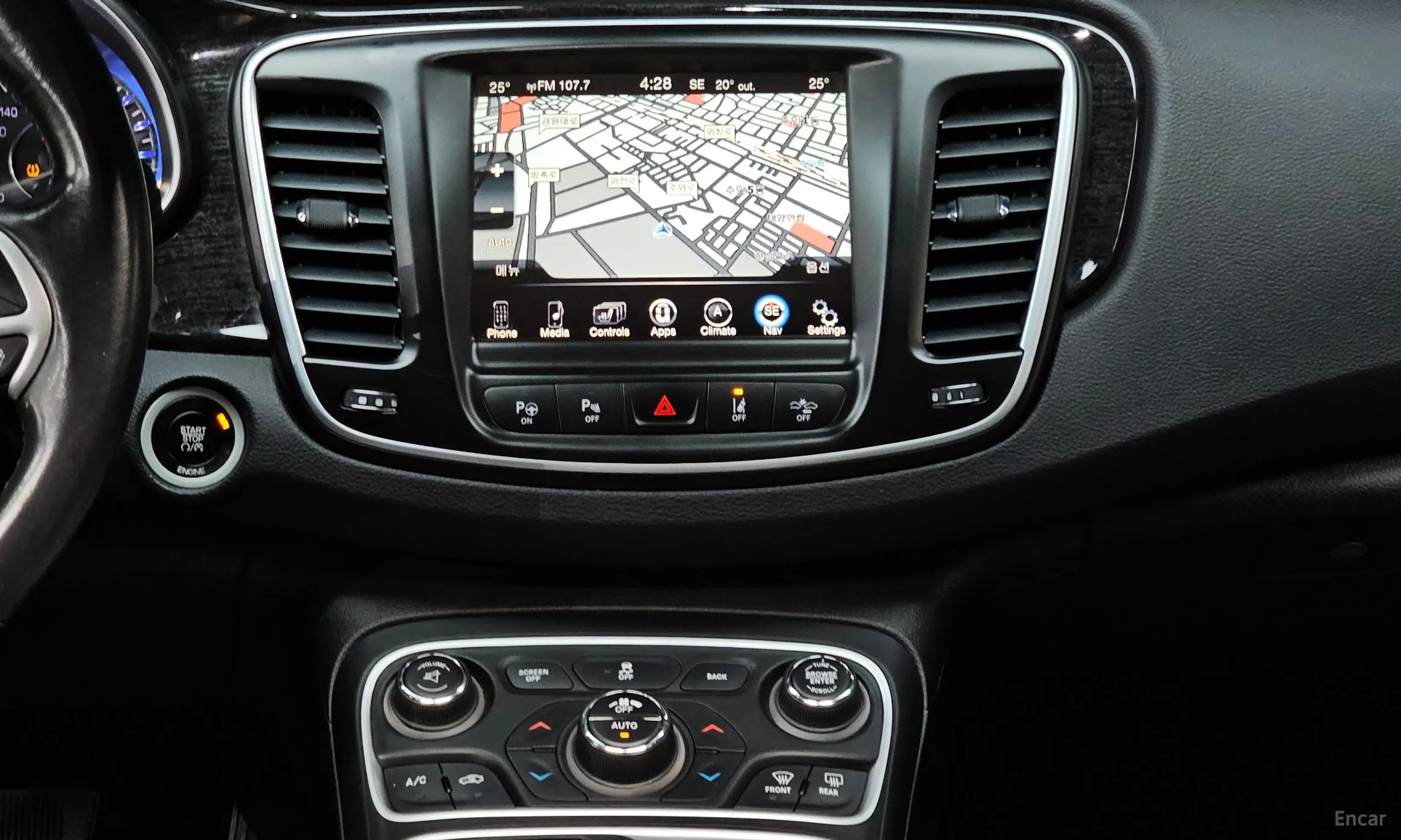 Chrysler 200 Second generation превью 14