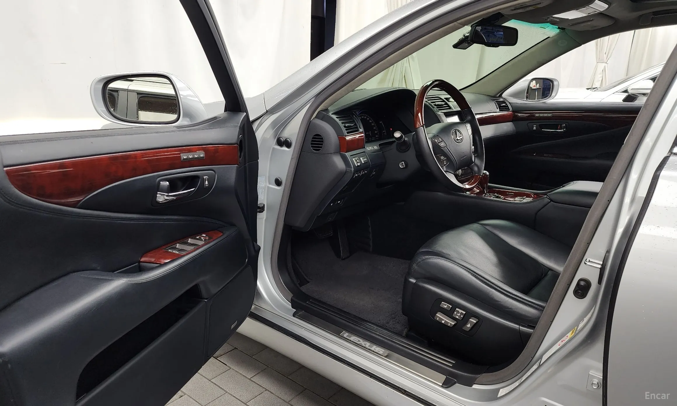 Lexus LS600hL превью 10
