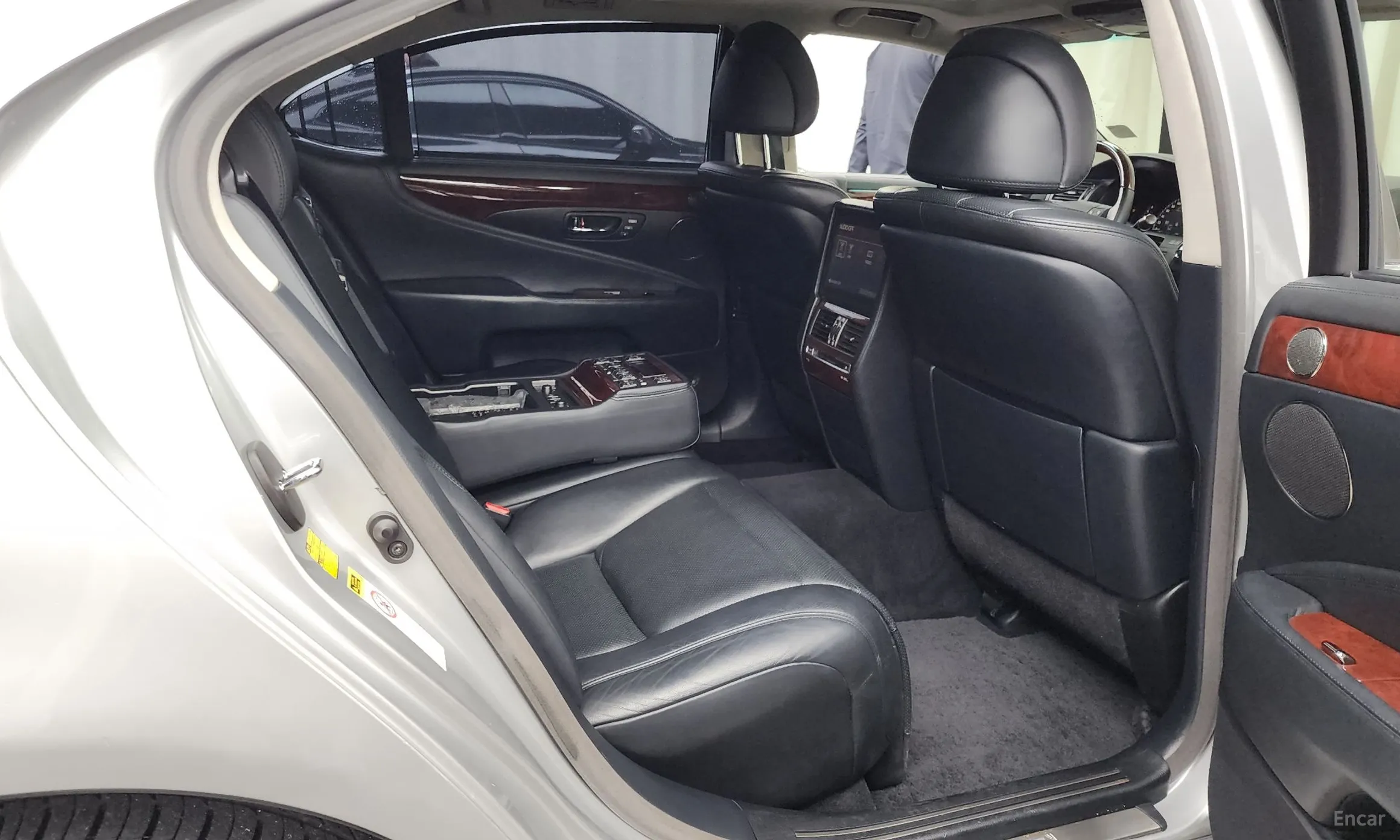 Lexus LS600hL превью 12