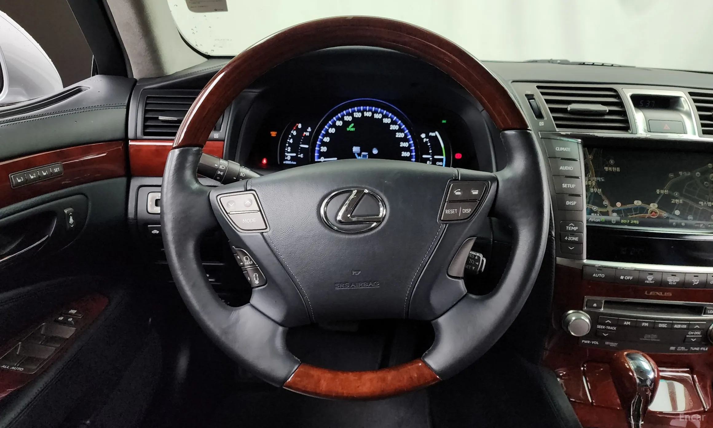 Lexus LS600hL превью 13