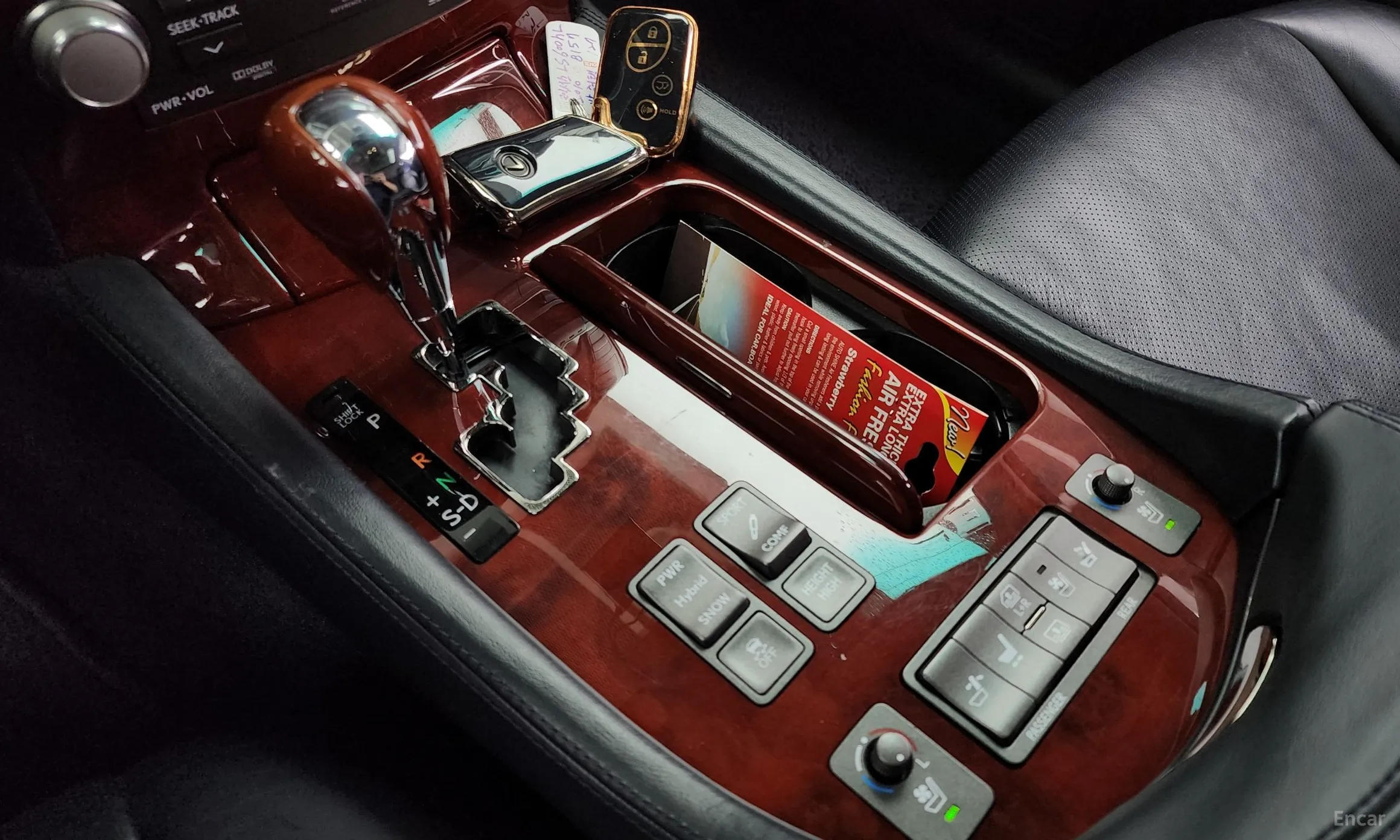 Lexus LS600hL превью 9