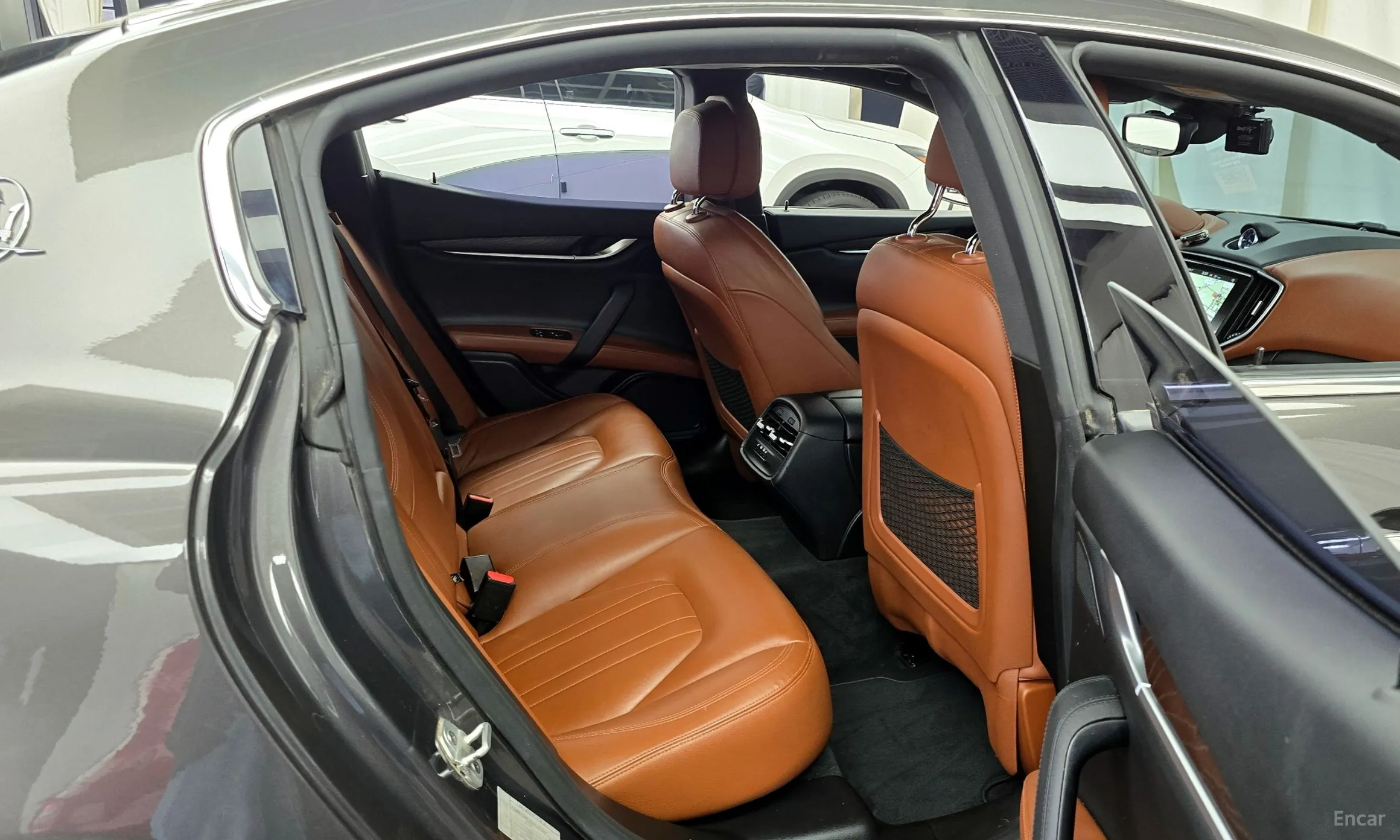 Maserati Ghibli превью 12