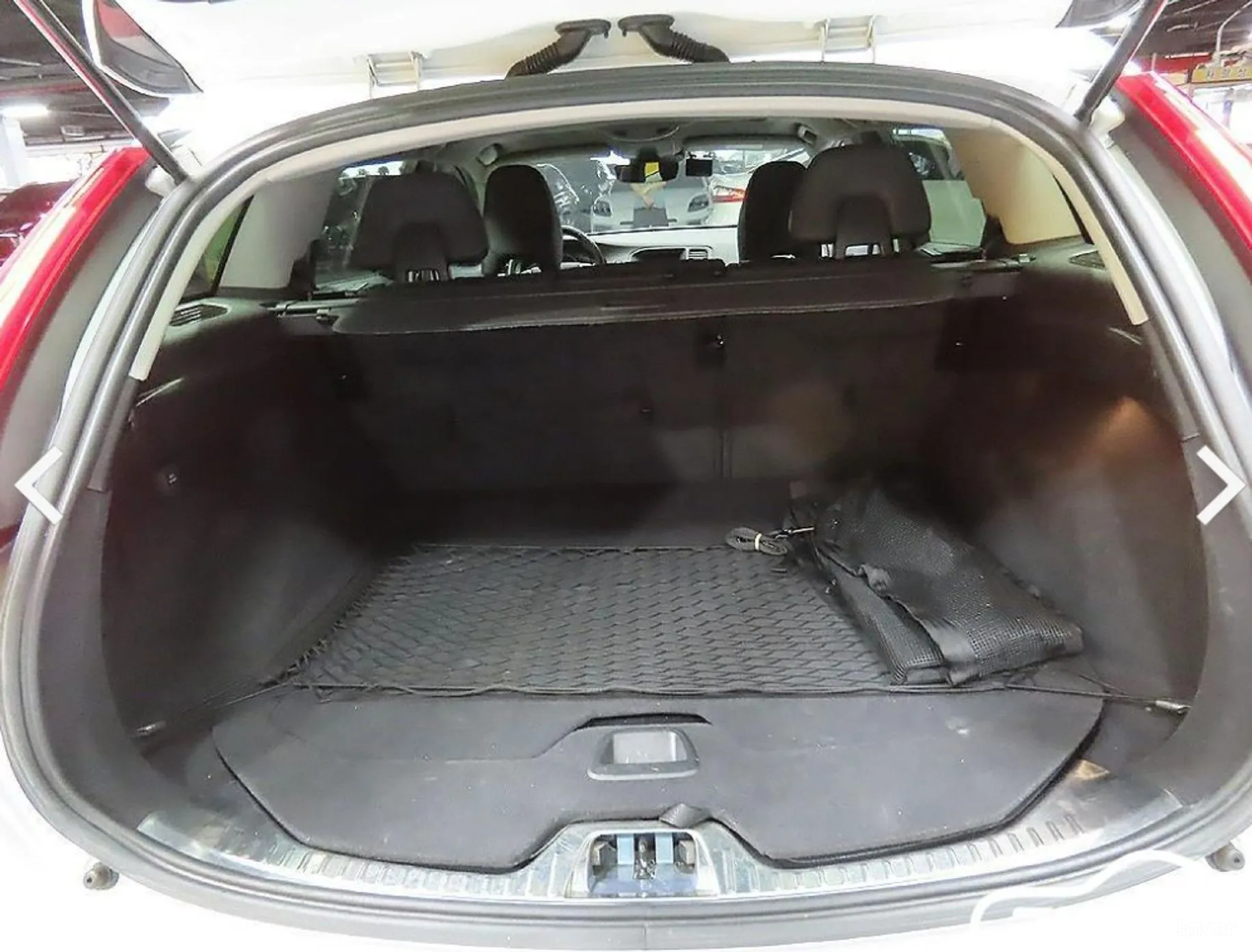 Volvo V60 превью 8