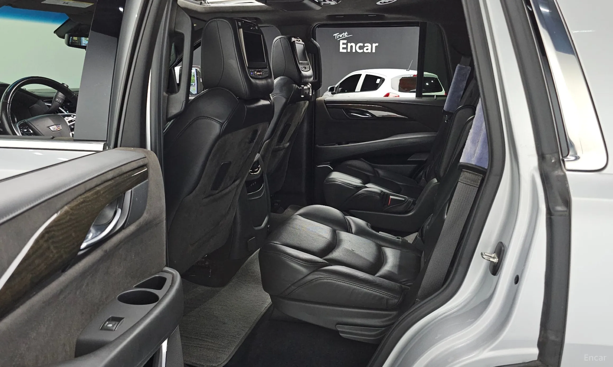 Cadillac Escalade превью 12
