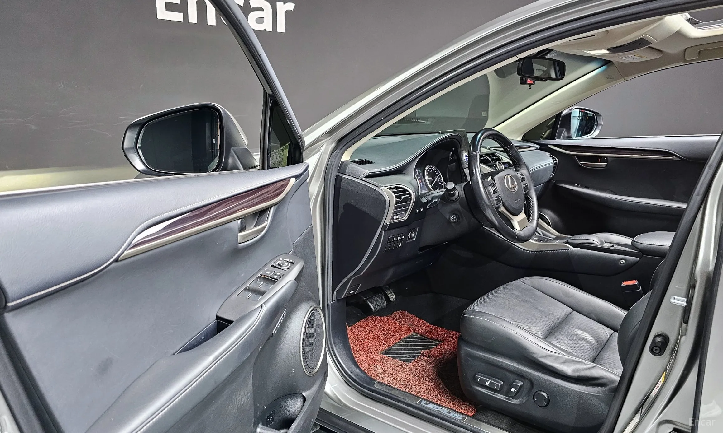 Lexus NX300h превью 11