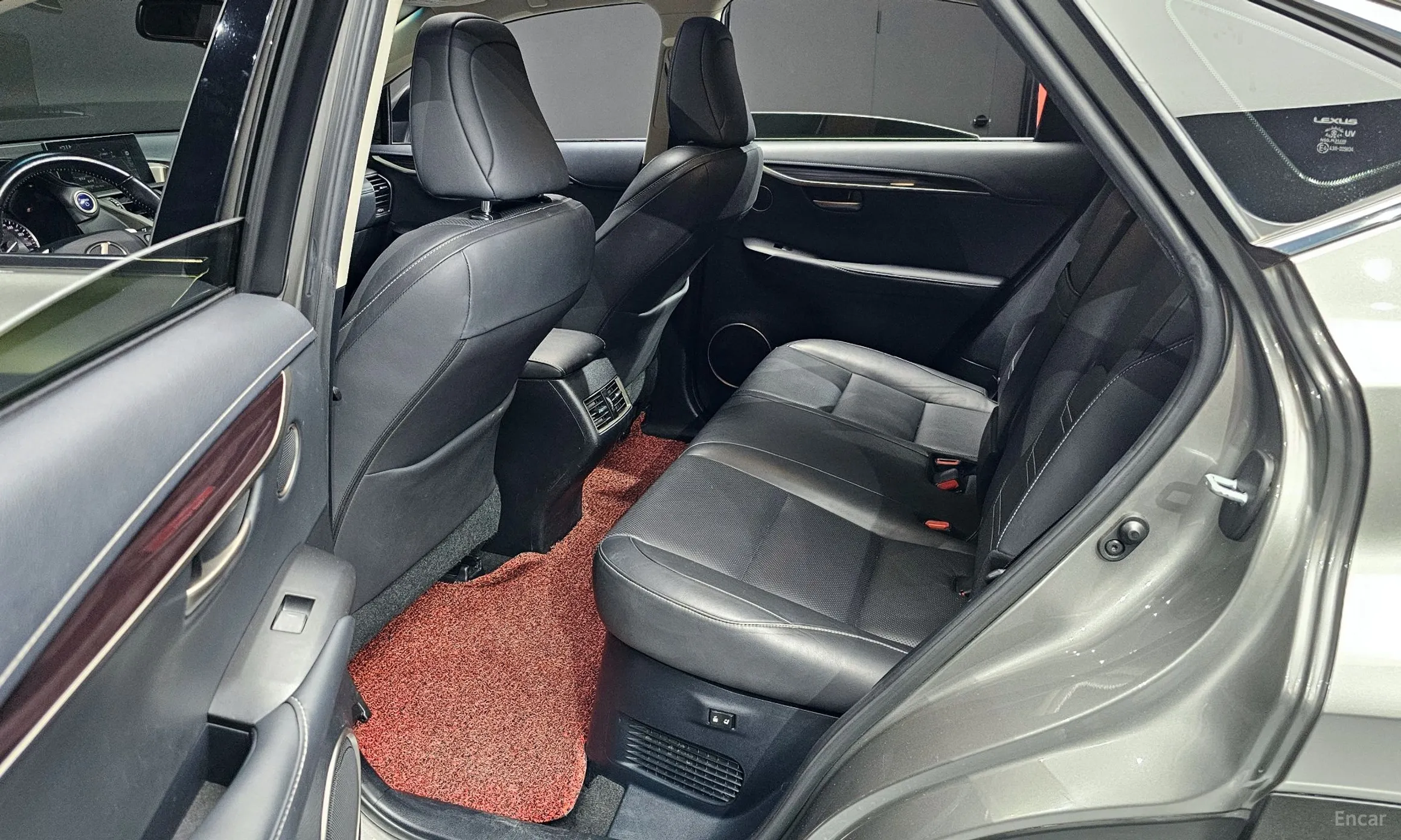 Lexus NX300h превью 12