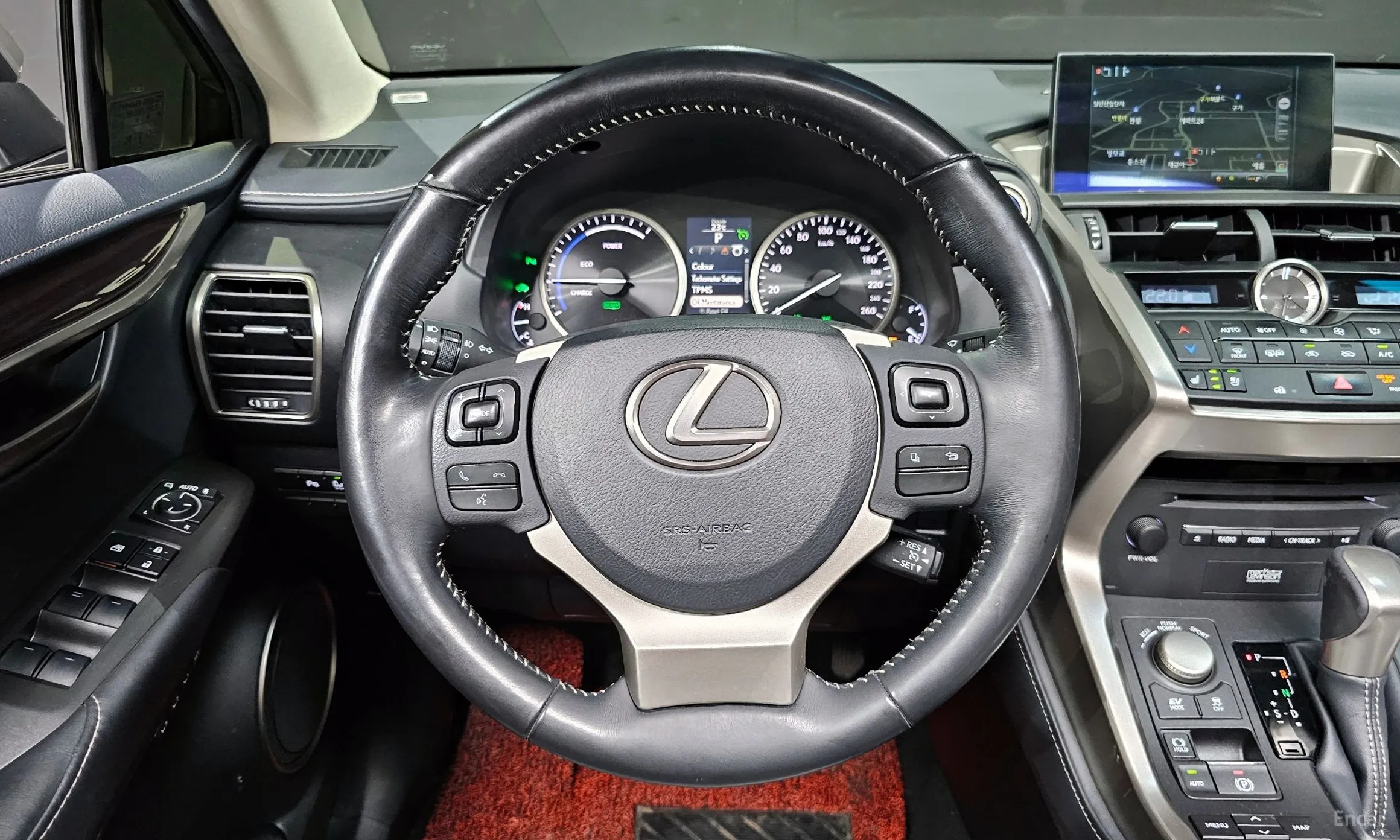 Lexus NX300h превью 13