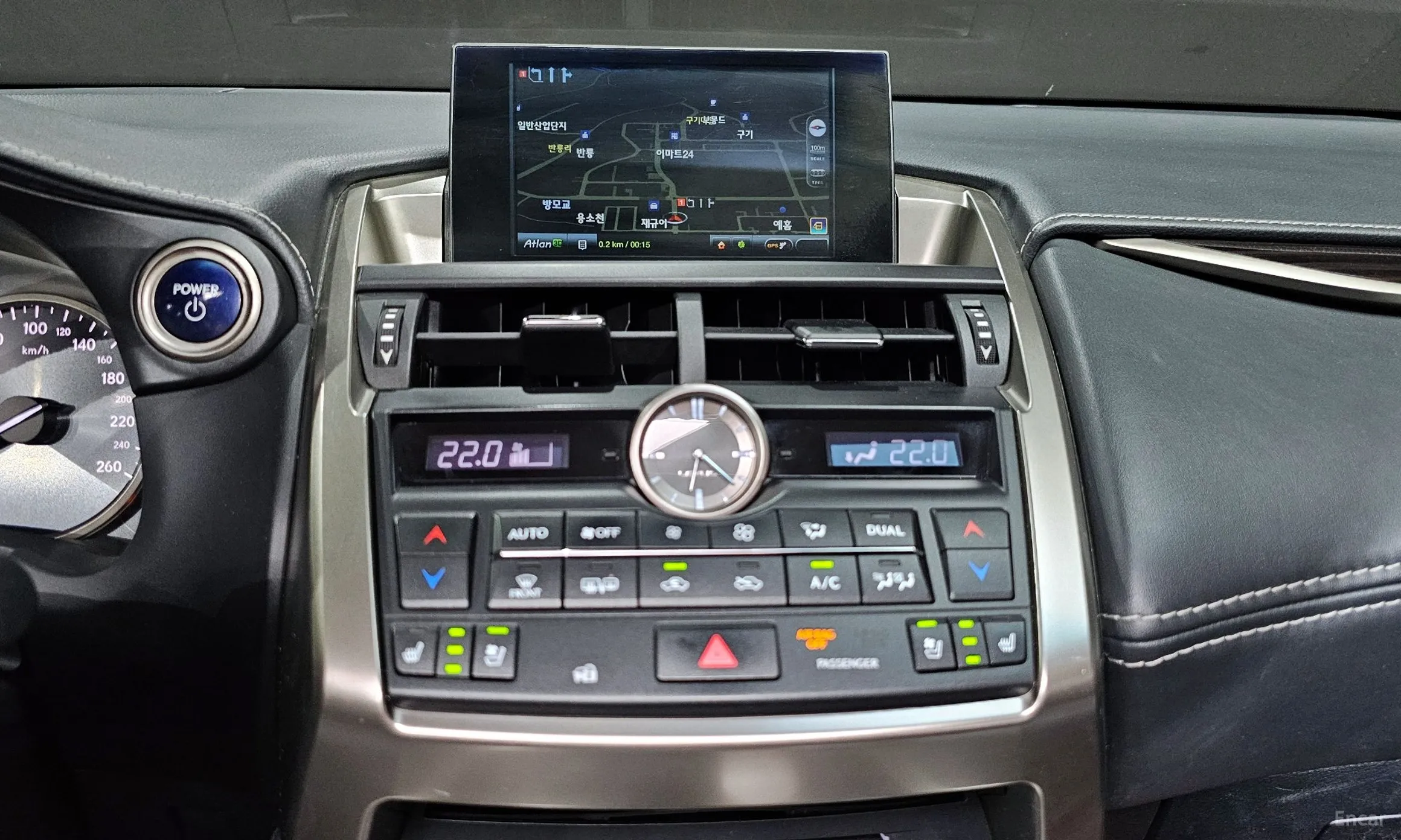 Lexus NX300h превью 14