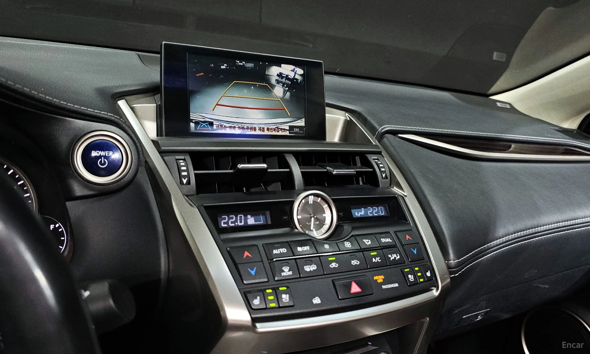 Lexus NX300h превью 15