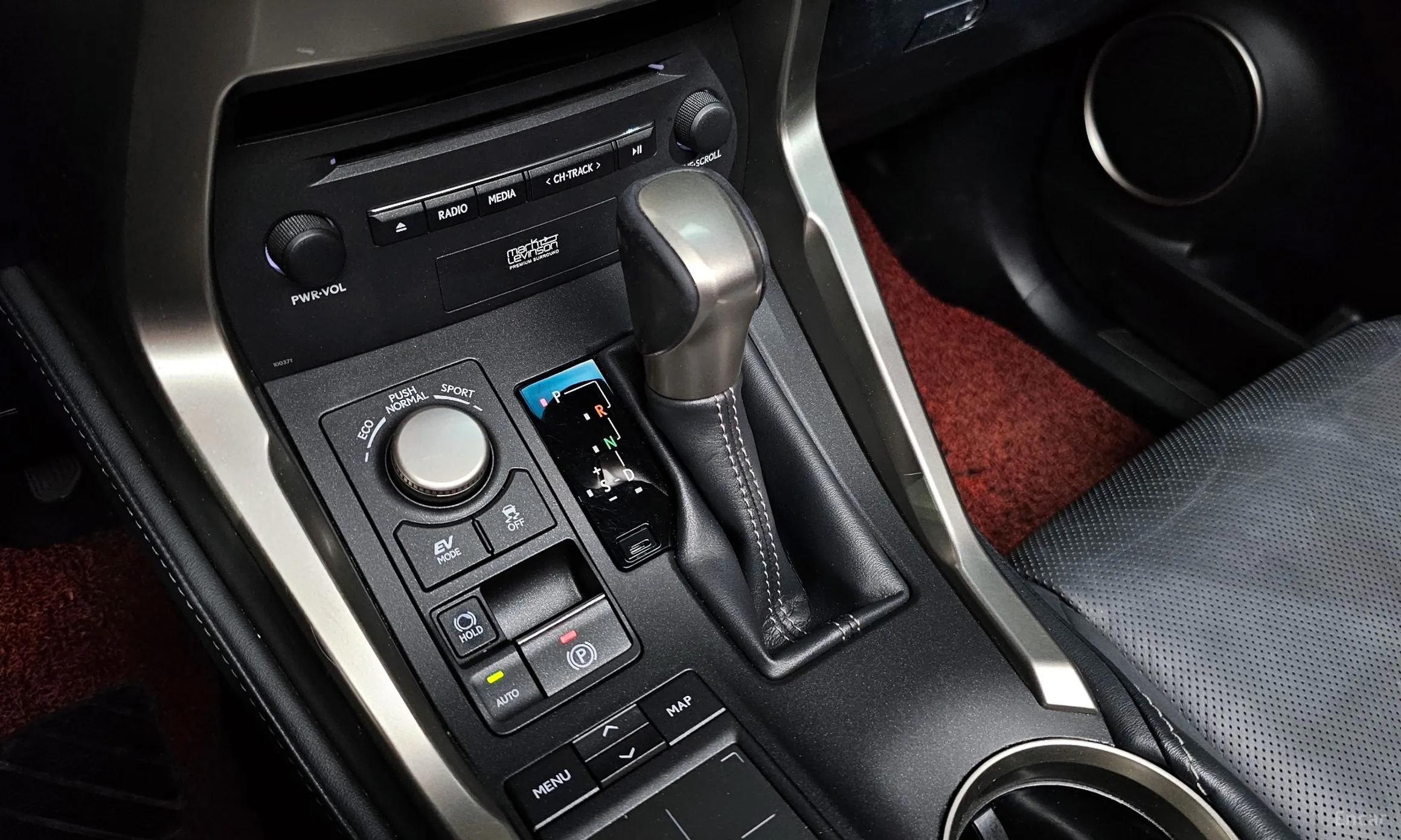 Lexus NX300h превью 9
