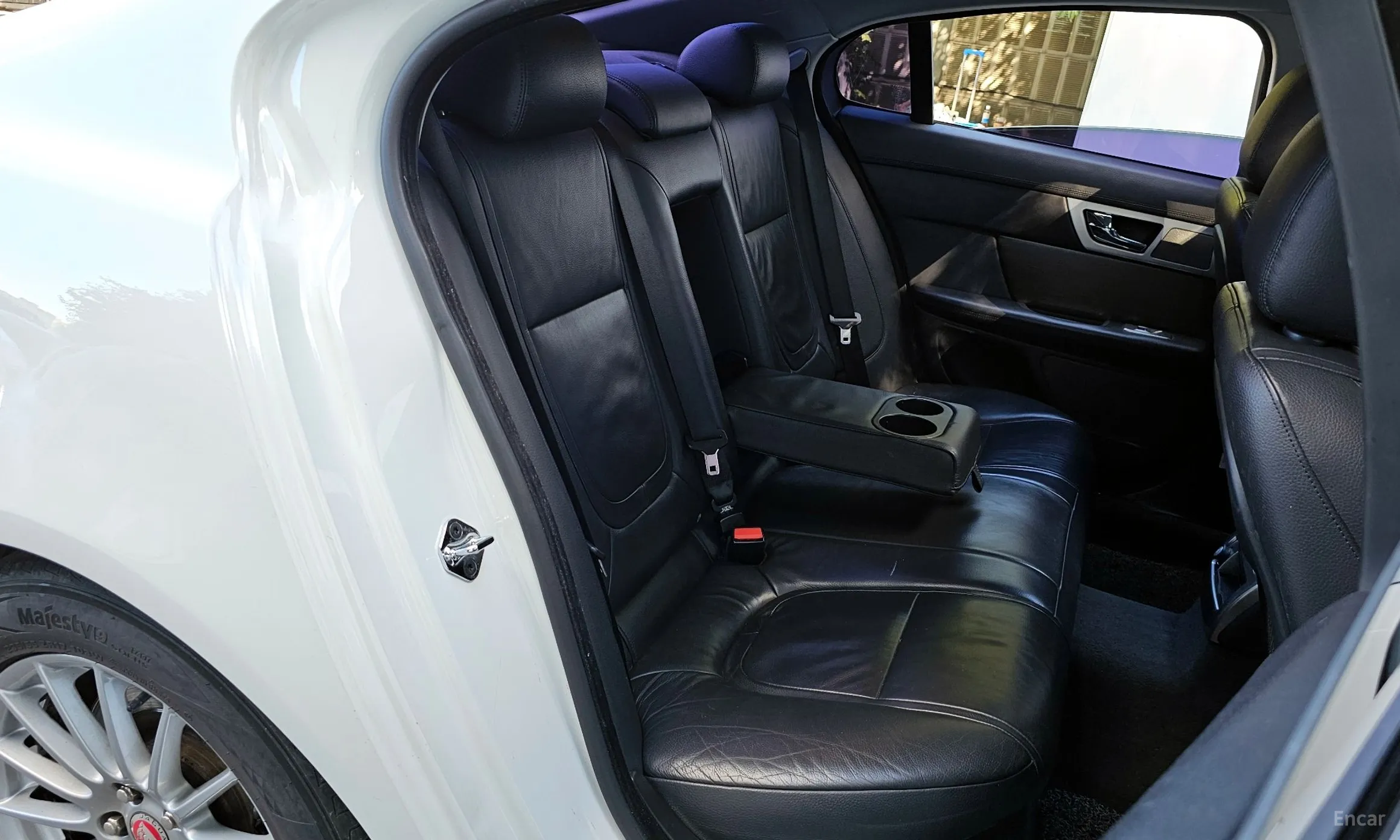 Jaguar New XF превью 12