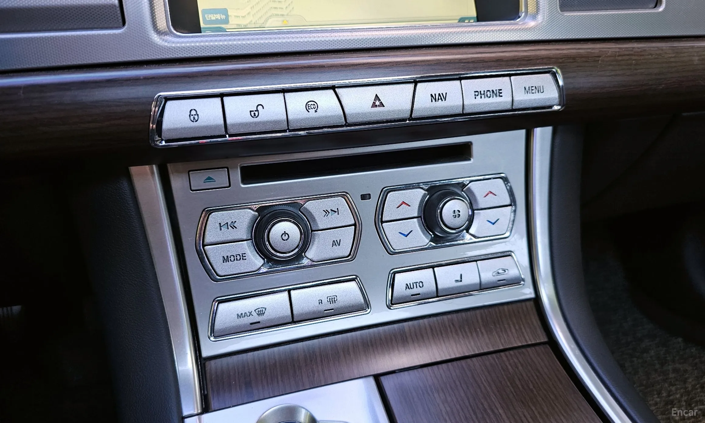 Jaguar New XF превью 17