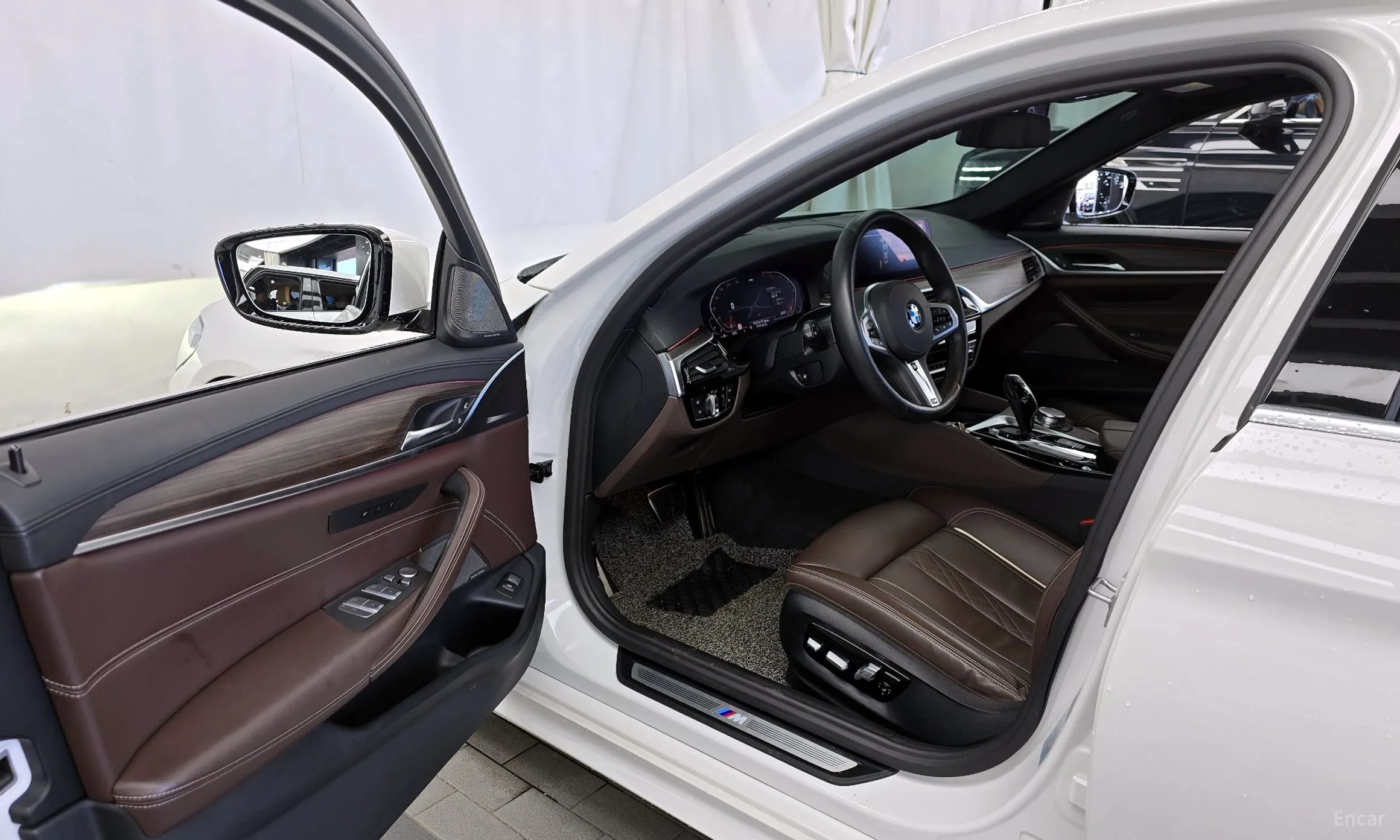BMW 5 Series (G30) превью 10