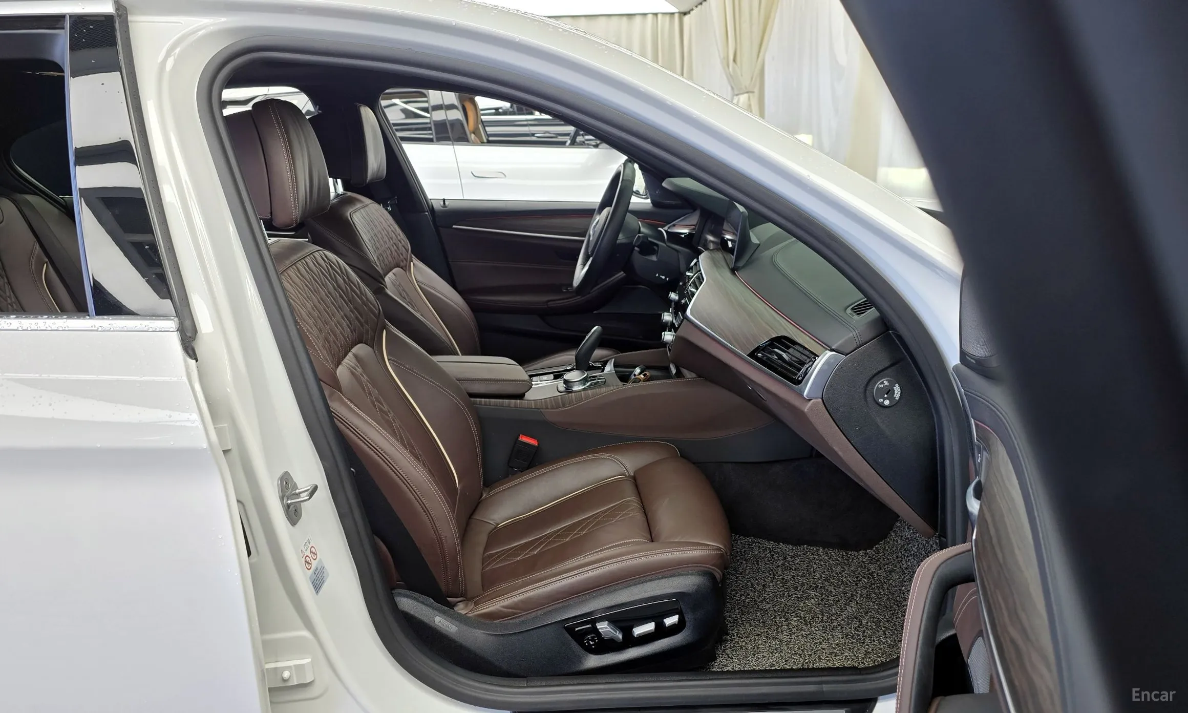BMW 5 Series (G30) превью 11