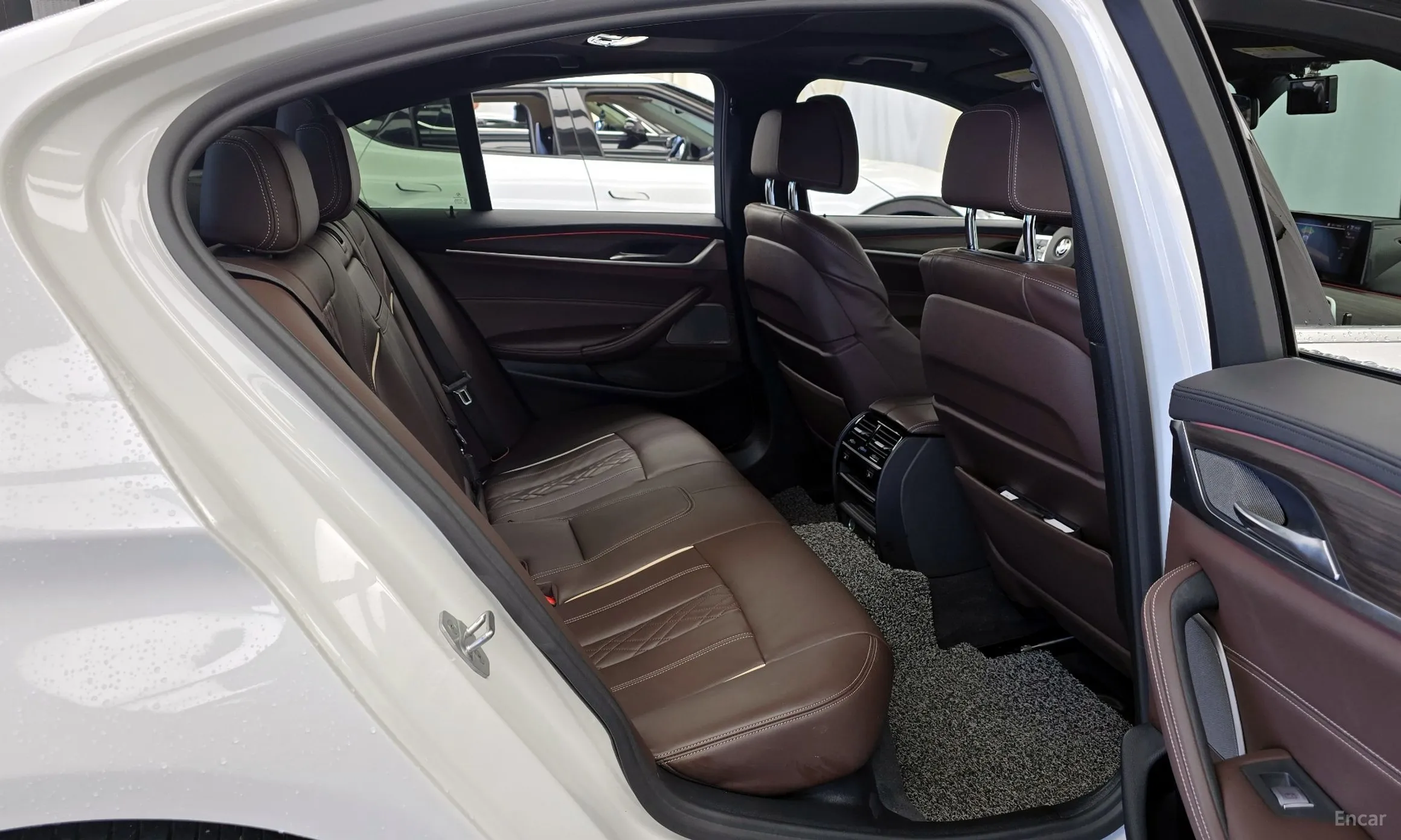 BMW 5 Series (G30) превью 12