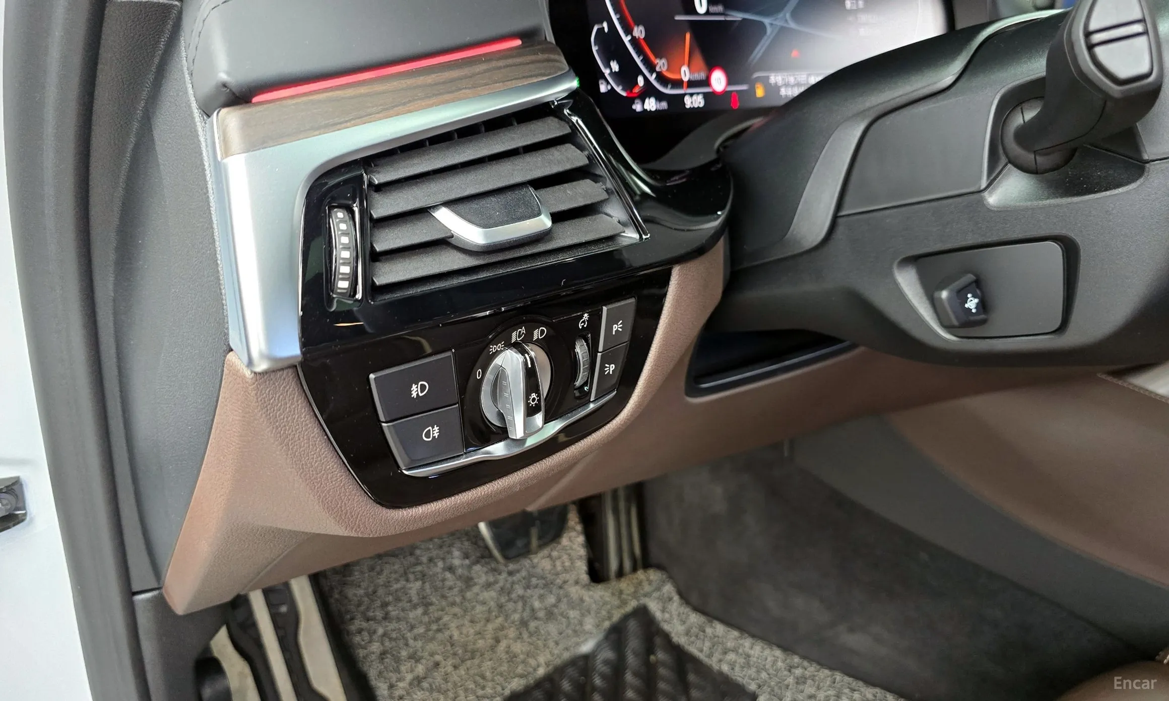 BMW 5 Series (G30) превью 16